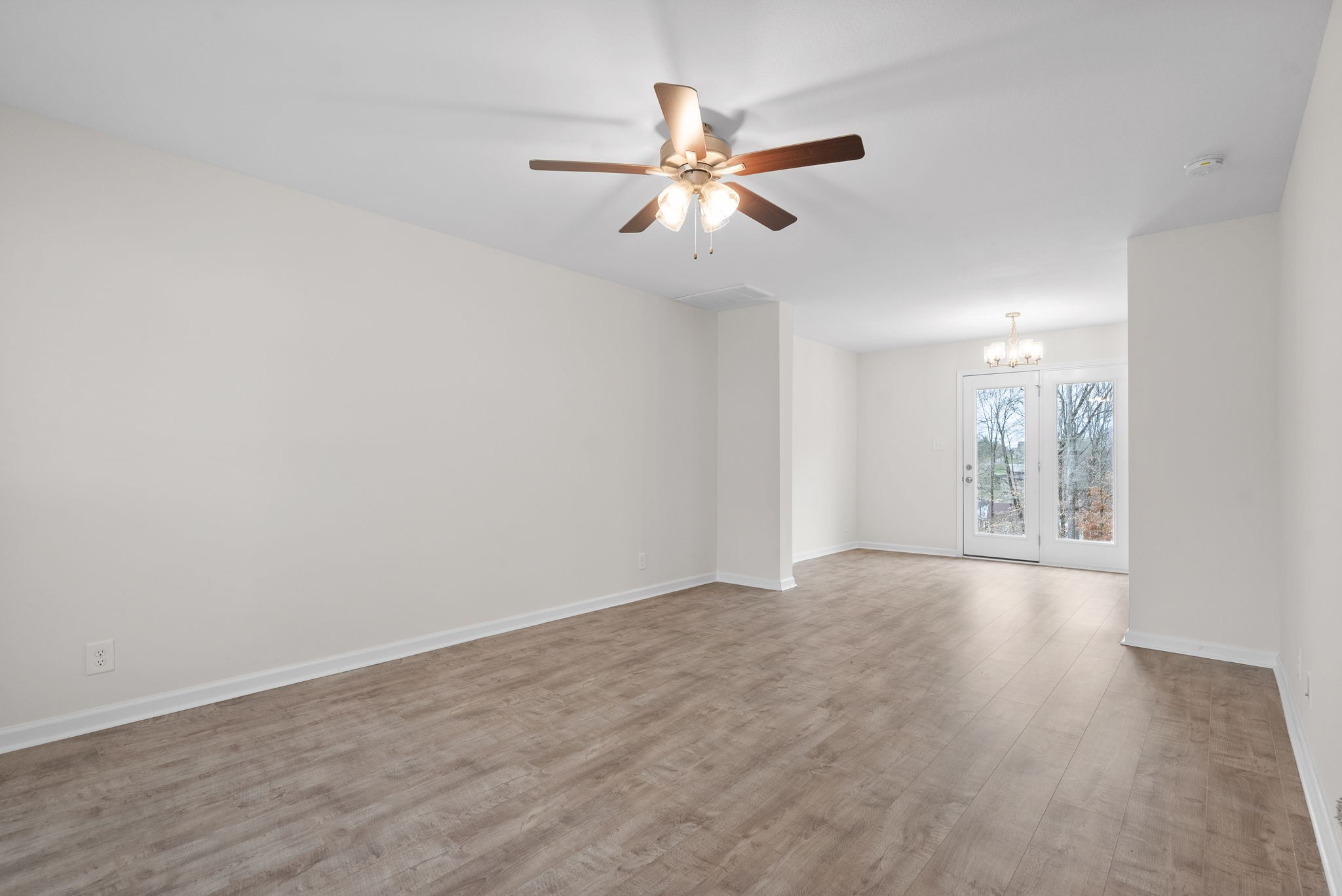 Clarksville, Tennessee 37040, United States, 3 Bedrooms Bedrooms, ,3 BathroomsBathrooms,Residential,Active,94628