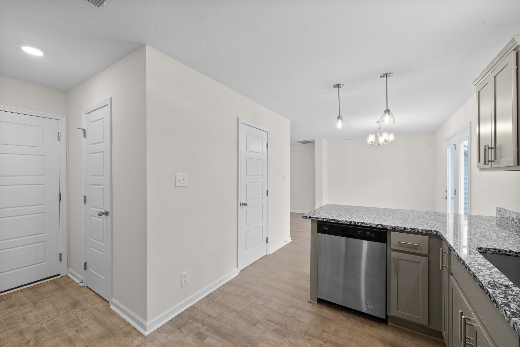 Clarksville, Tennessee 37040, United States, 3 Bedrooms Bedrooms, ,3 BathroomsBathrooms,Residential,Active,94628
