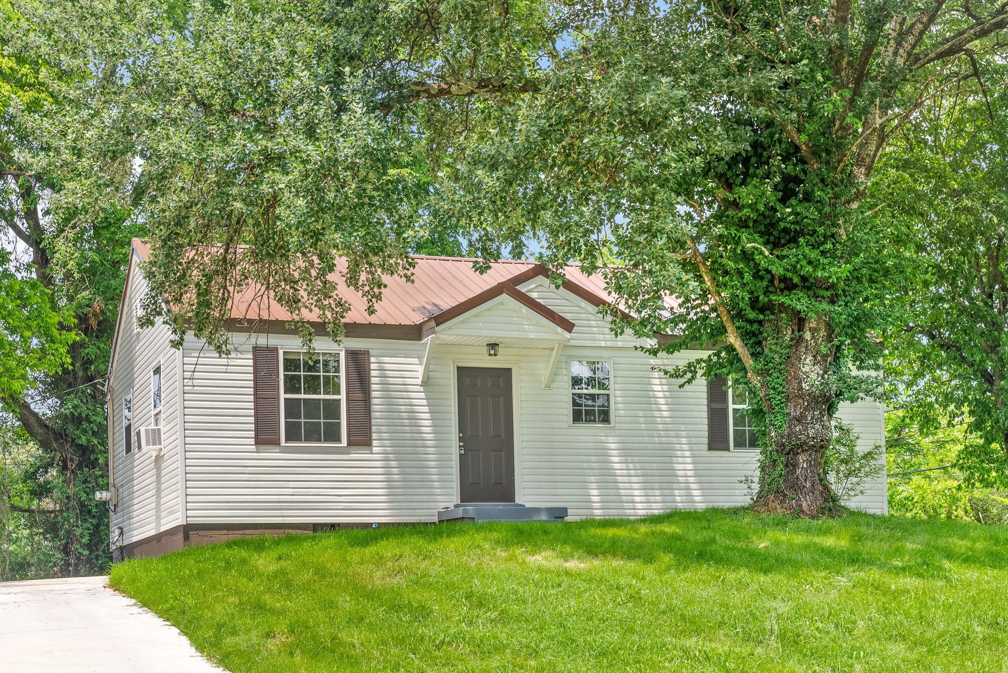 948 E Happy Hollow Dr