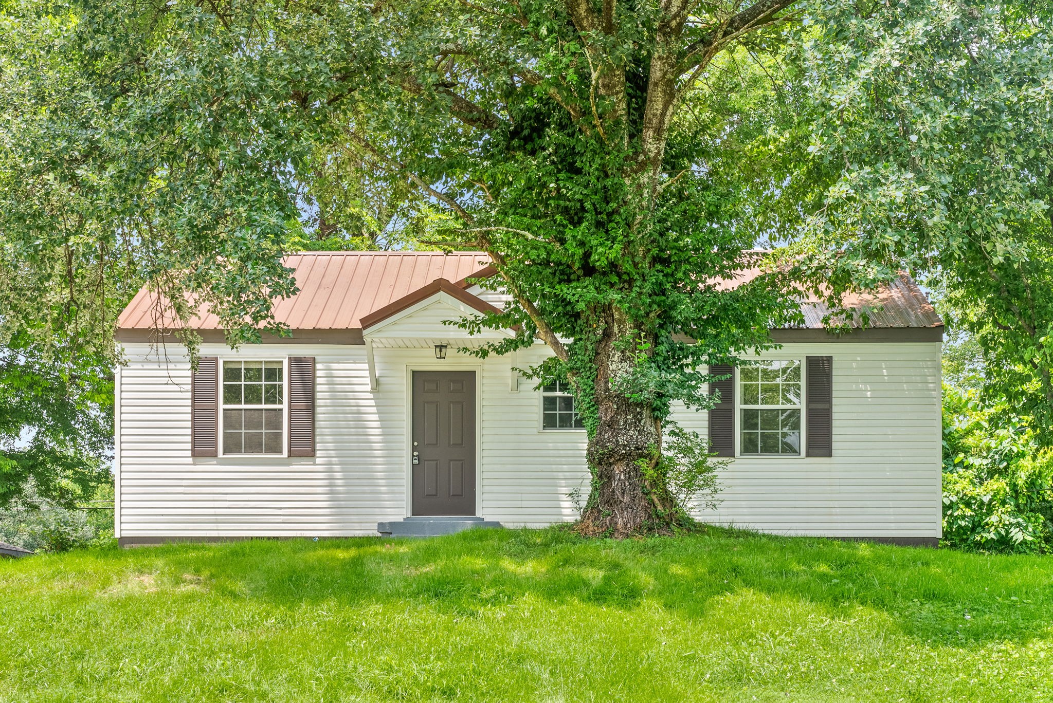 948 E Happy Hollow Dr