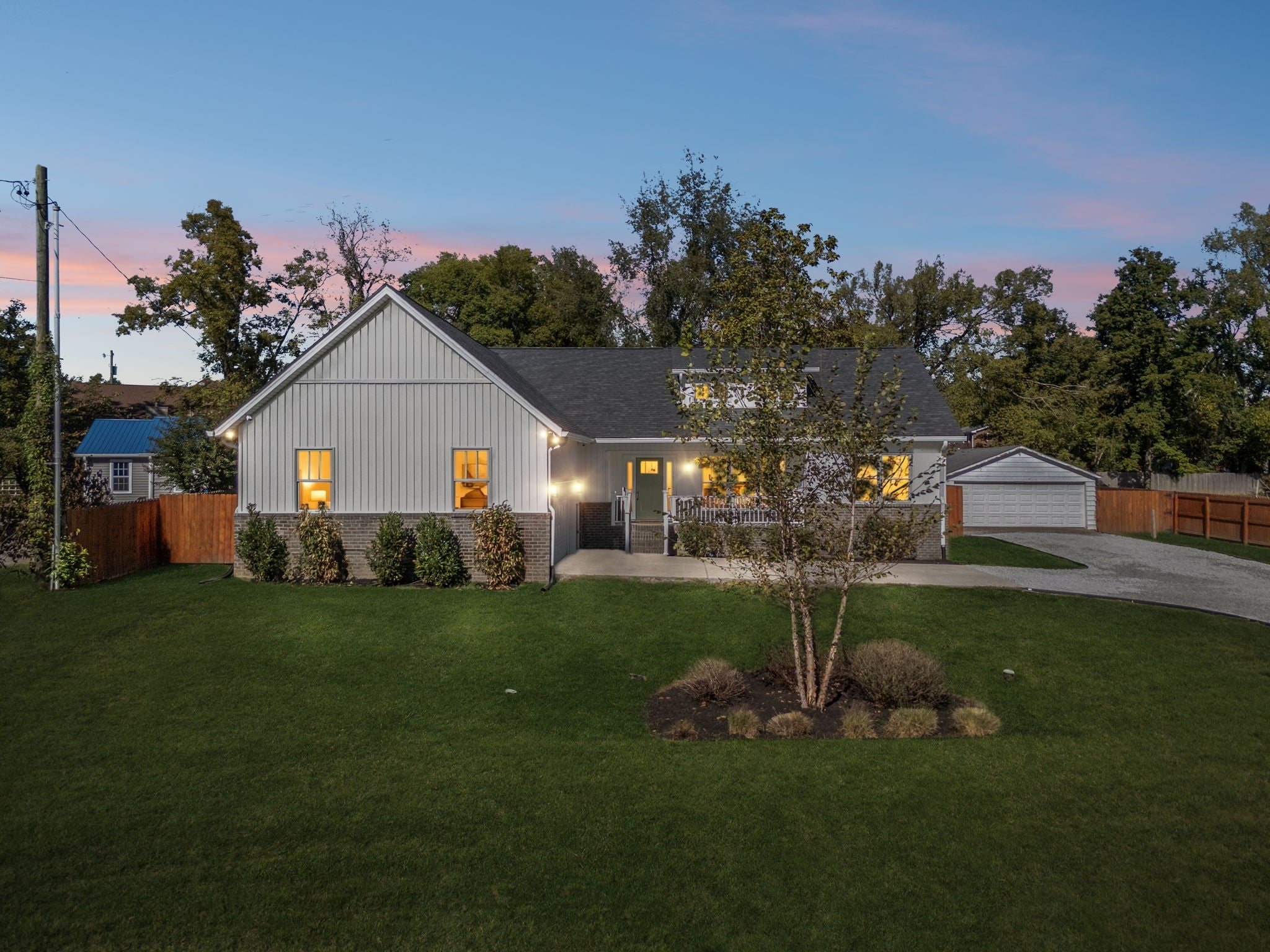352 Bellevue Rd S