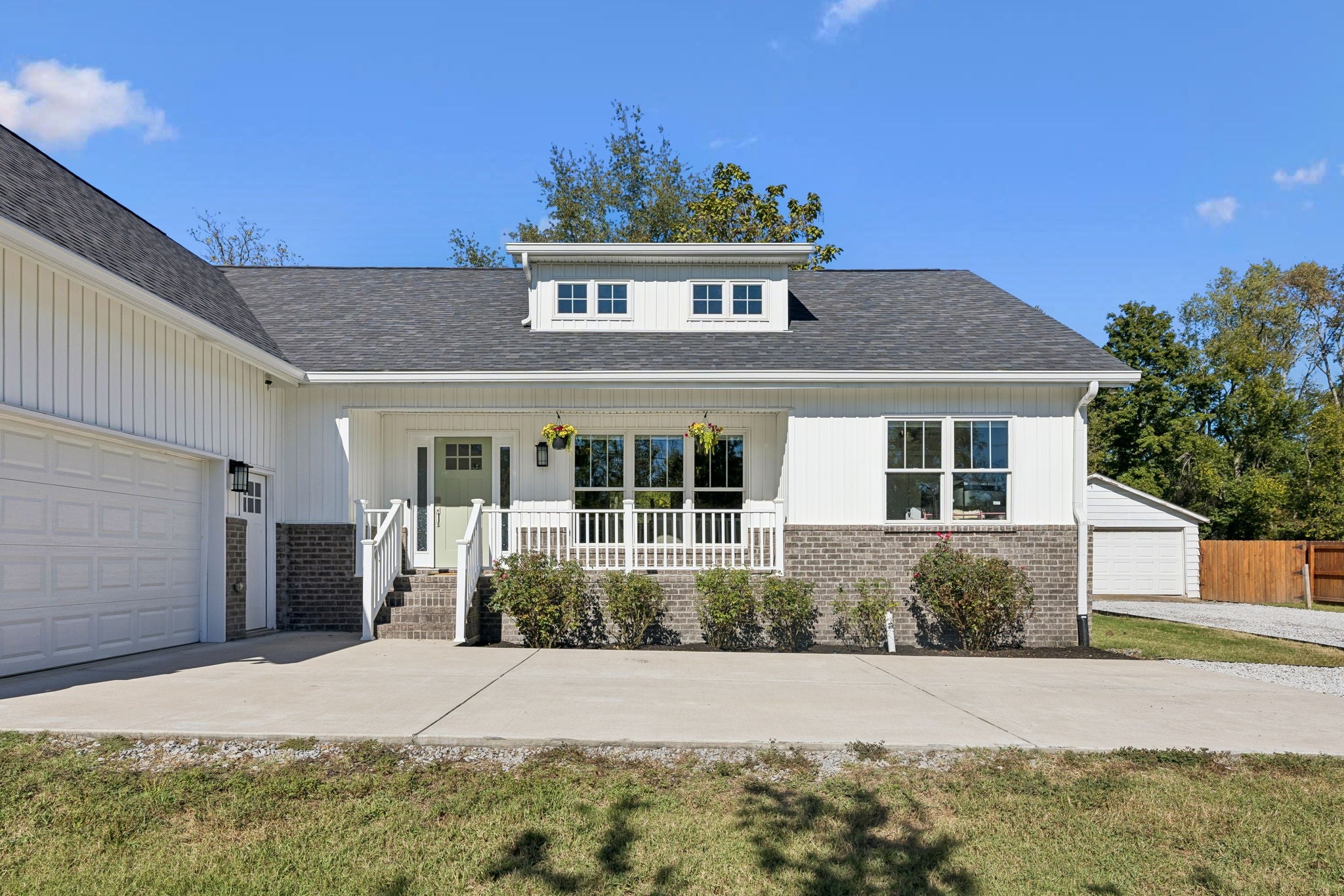 352 Bellevue Rd S