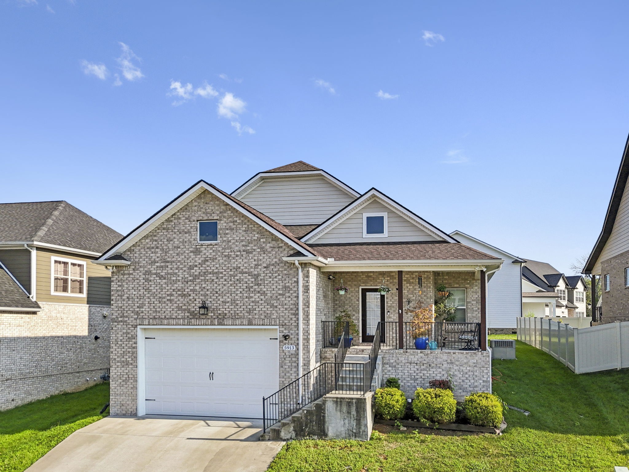 5913 Covent Ln