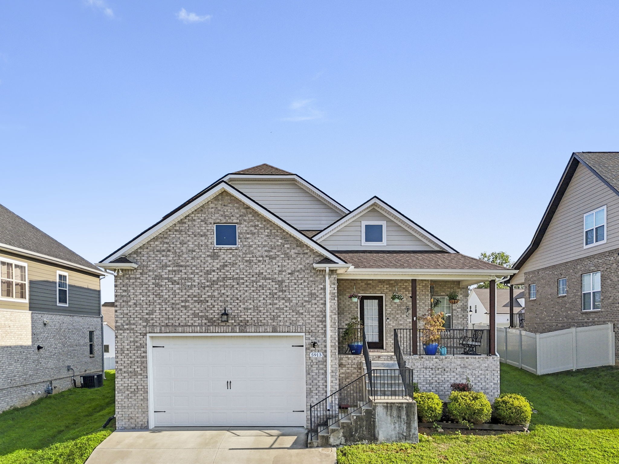 5913 Covent Ln