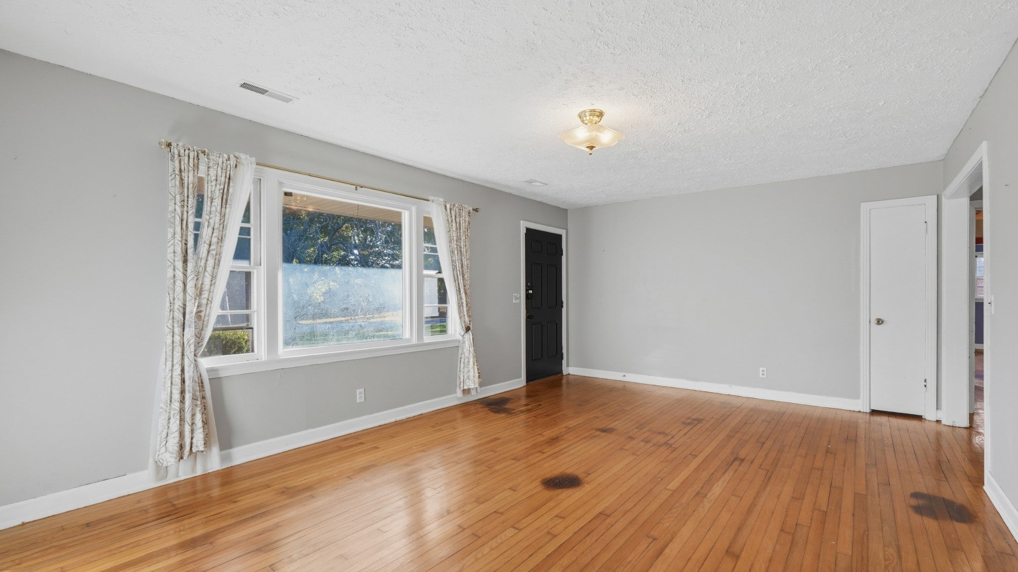 1003 Oak Dr