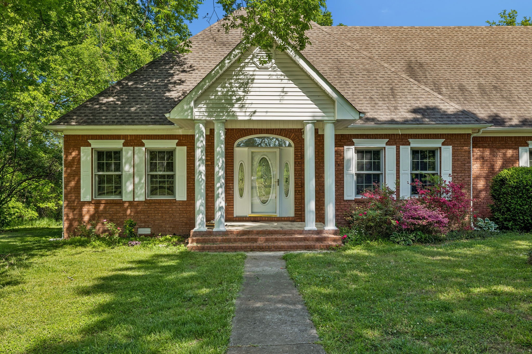 1019 Hilton Ln - Photo 2