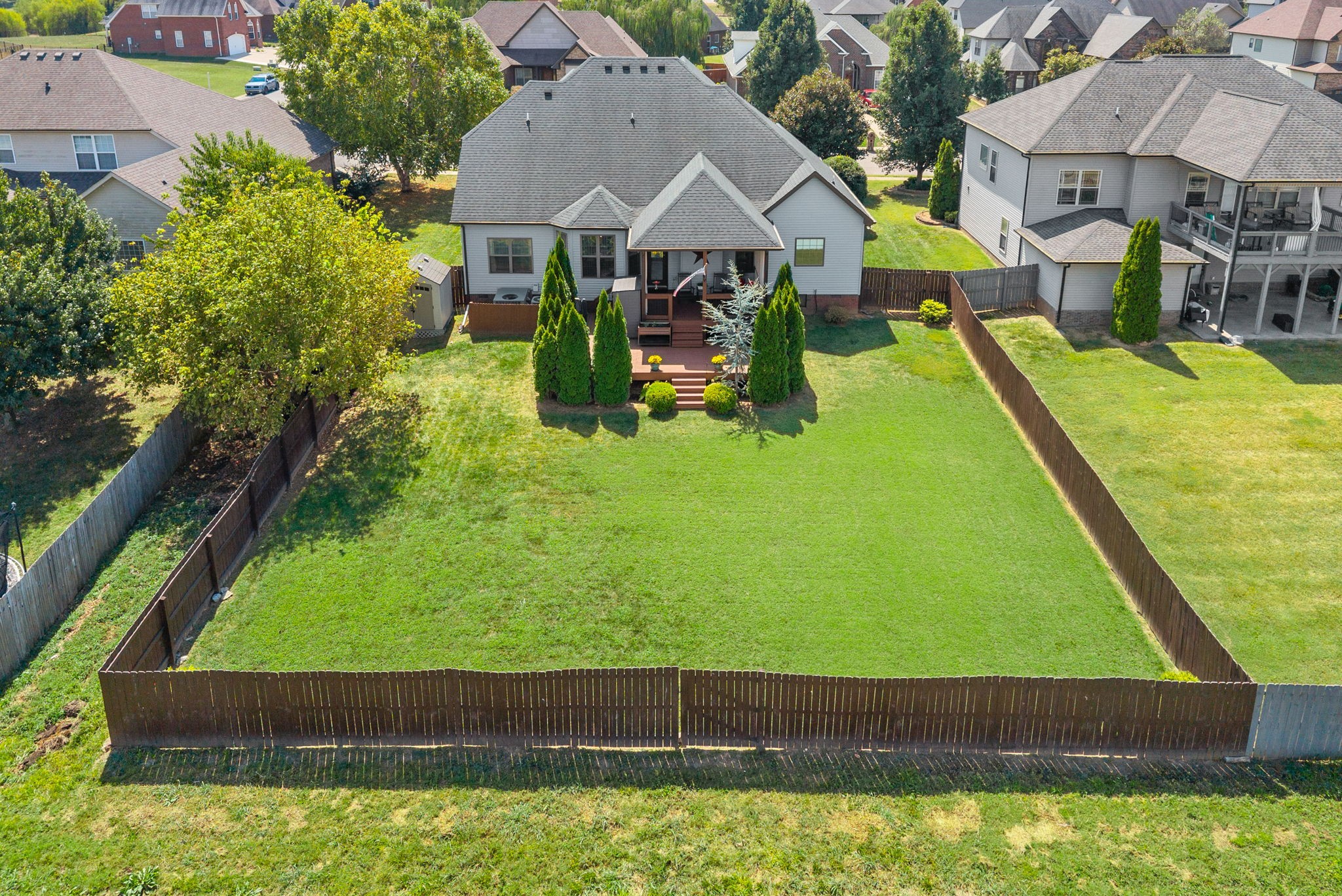 Clarksville, Tennessee 37043, United States, 4 Bedrooms Bedrooms, ,4 BathroomsBathrooms,Residential,Pending,204403