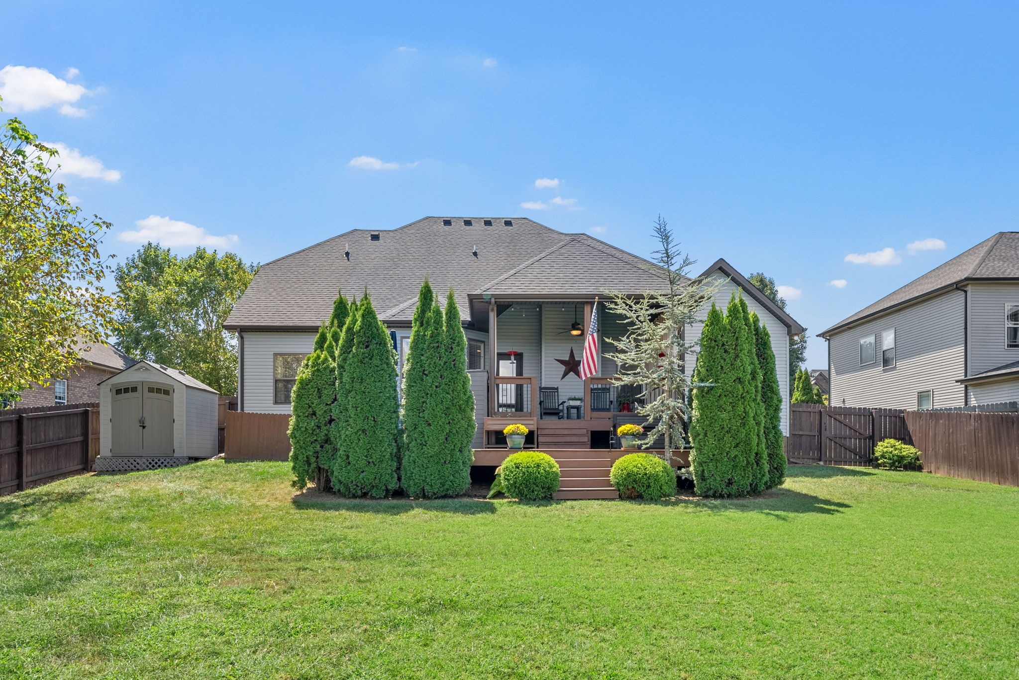 Clarksville, Tennessee 37043, United States, 4 Bedrooms Bedrooms, ,4 BathroomsBathrooms,Residential,Pending,204403