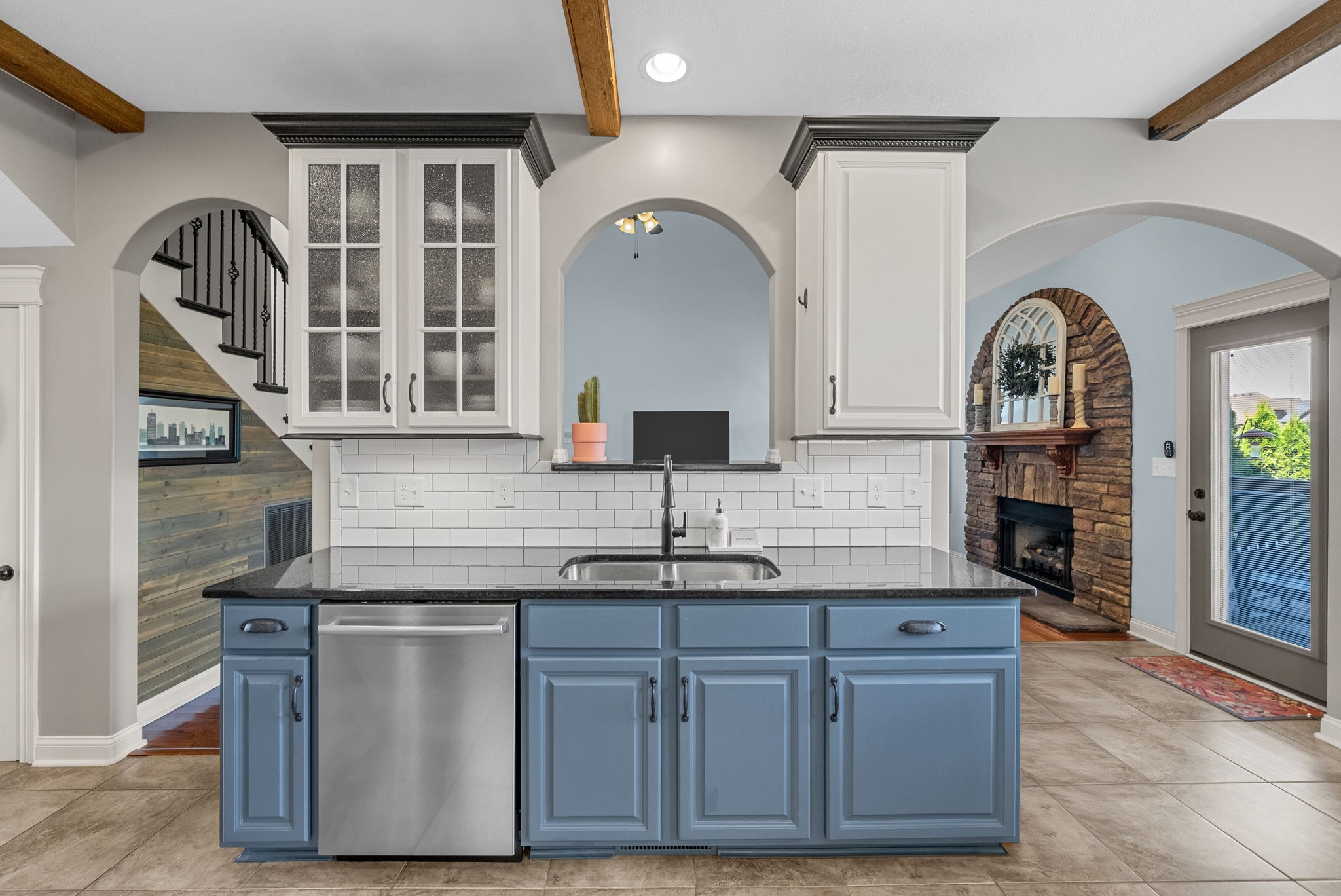 Clarksville, Tennessee 37043, United States, 4 Bedrooms Bedrooms, ,4 BathroomsBathrooms,Residential,Pending,204403