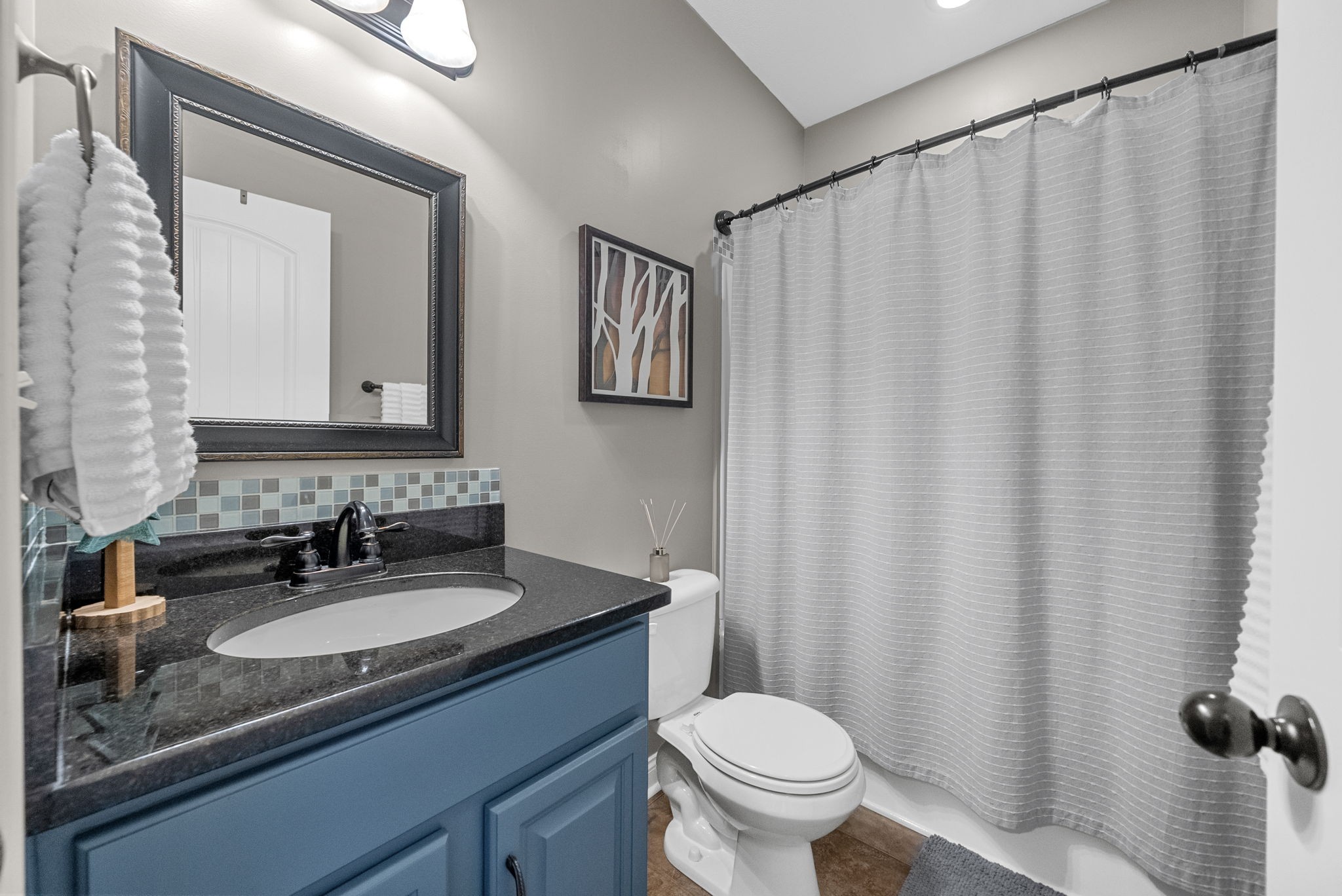 Clarksville, Tennessee 37043, United States, 4 Bedrooms Bedrooms, ,4 BathroomsBathrooms,Residential,Pending,204403