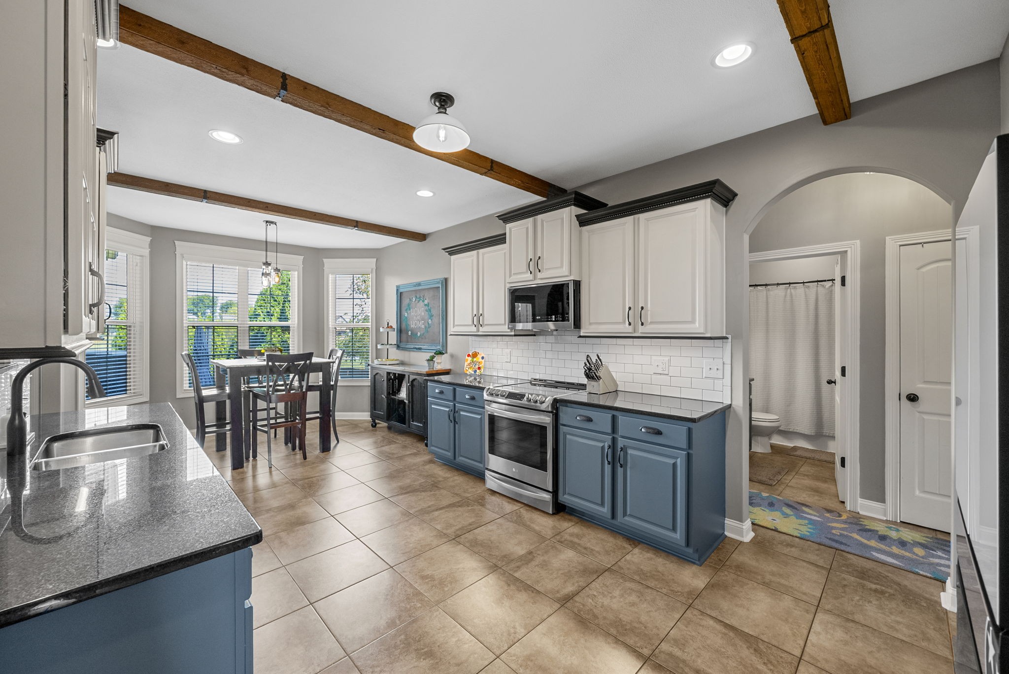 Clarksville, Tennessee 37043, United States, 4 Bedrooms Bedrooms, ,4 BathroomsBathrooms,Residential,Pending,204403