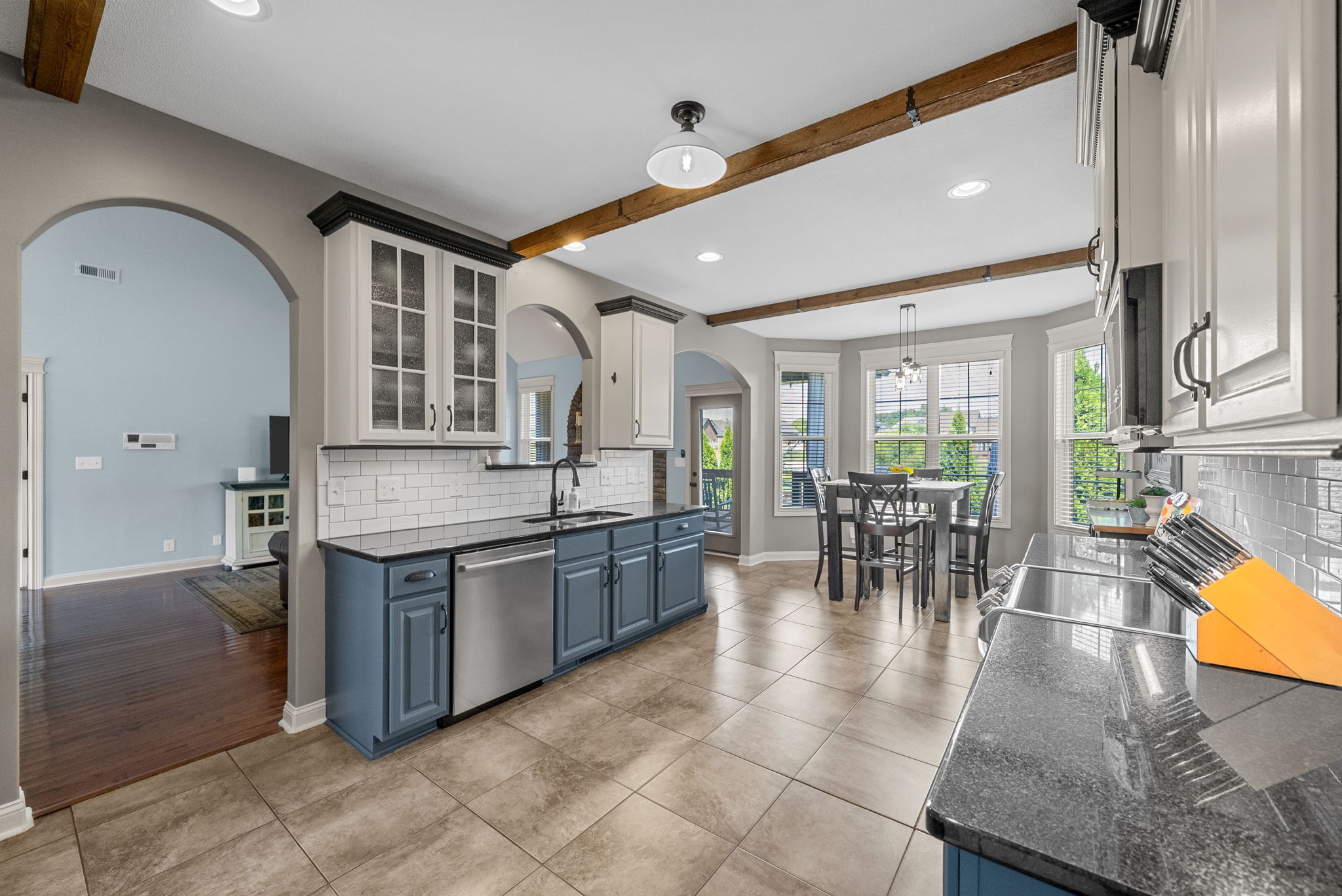 Clarksville, Tennessee 37043, United States, 4 Bedrooms Bedrooms, ,4 BathroomsBathrooms,Residential,Pending,204403