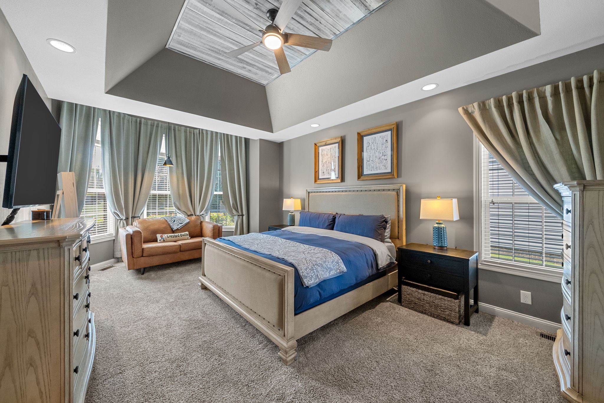 Clarksville, Tennessee 37043, United States, 4 Bedrooms Bedrooms, ,4 BathroomsBathrooms,Residential,Pending,204403