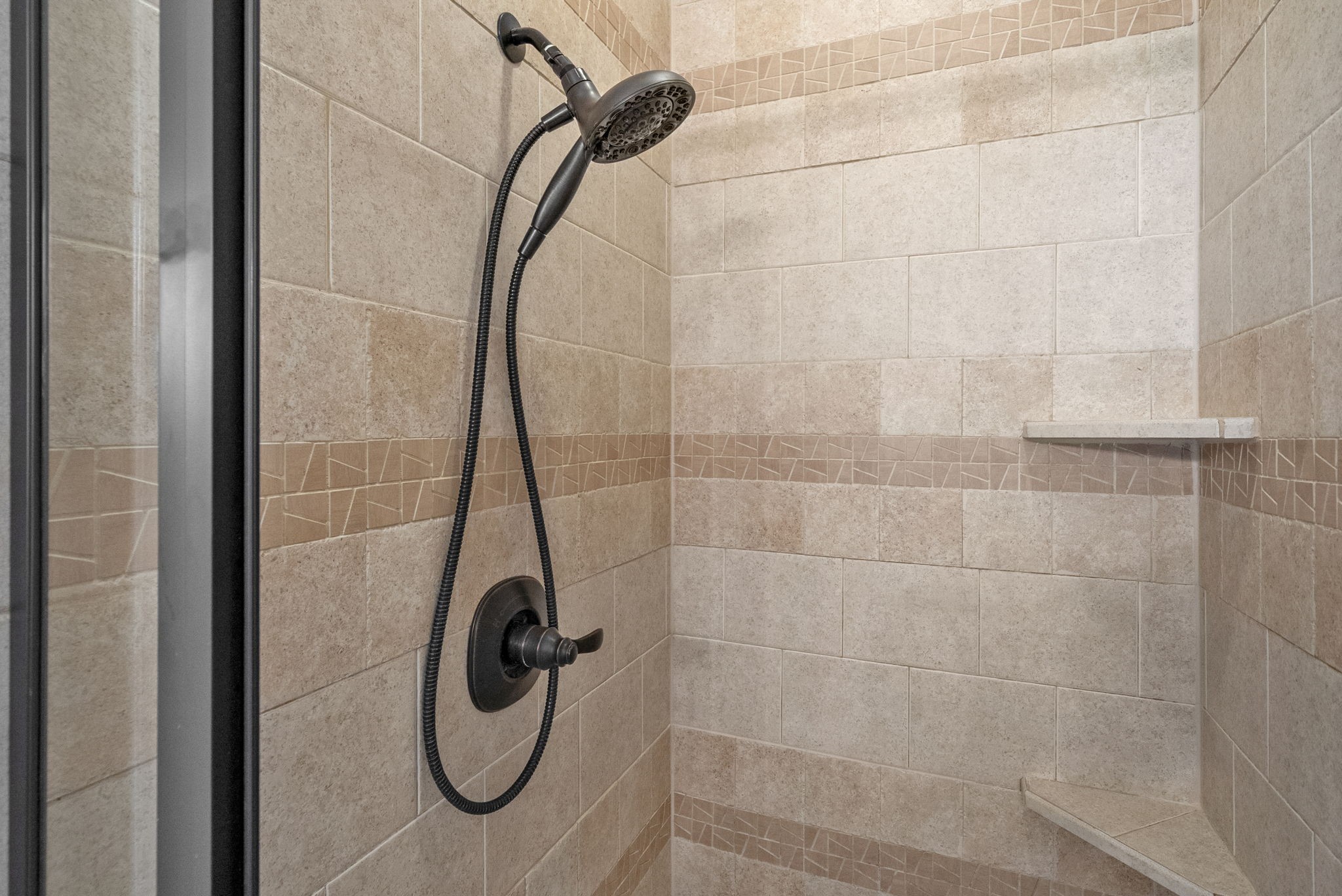 Clarksville, Tennessee 37043, United States, 4 Bedrooms Bedrooms, ,4 BathroomsBathrooms,Residential,Pending,204403