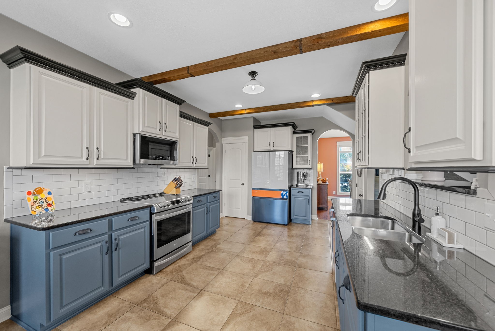 Clarksville, Tennessee 37043, United States, 4 Bedrooms Bedrooms, ,4 BathroomsBathrooms,Residential,Pending,204403