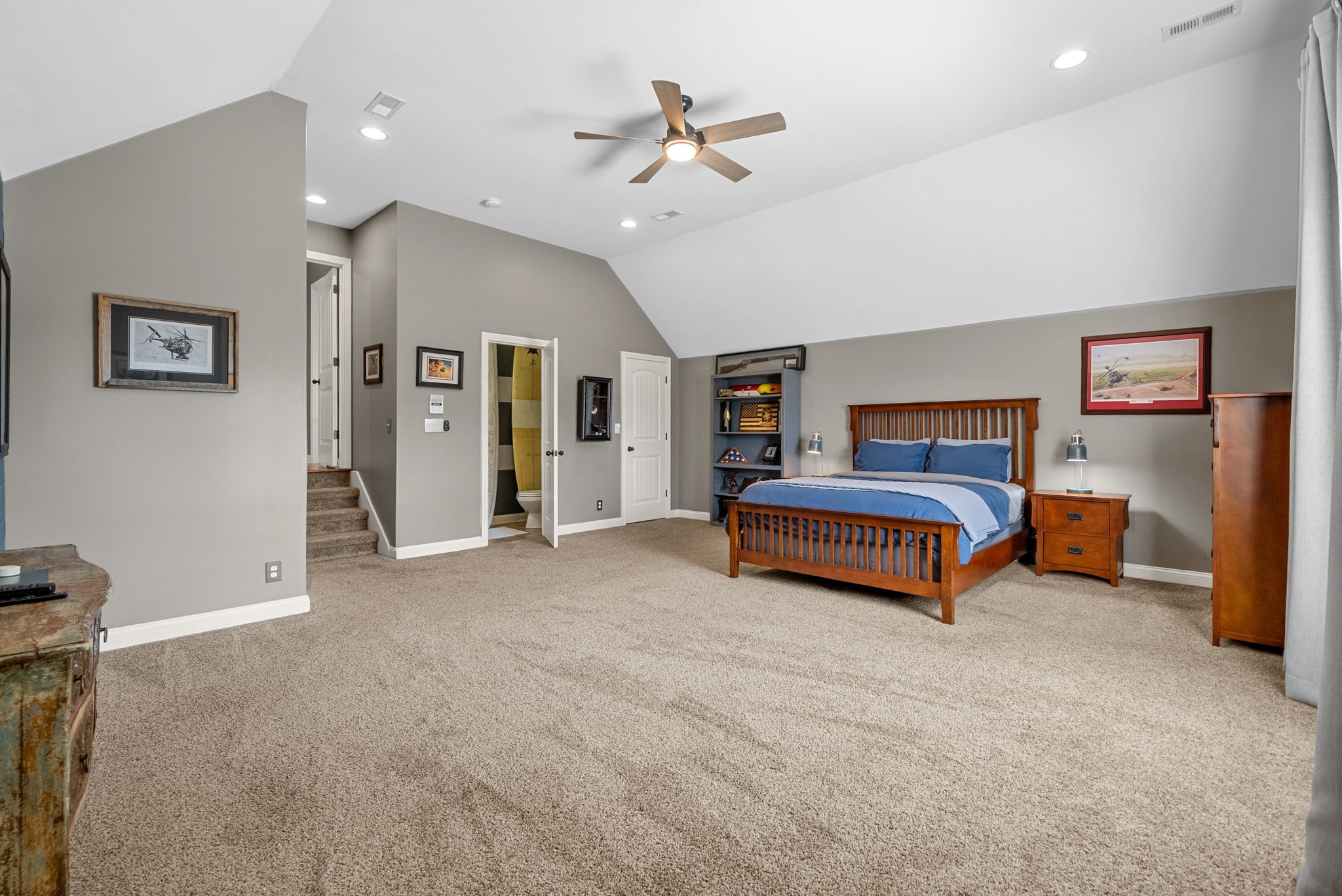 Clarksville, Tennessee 37043, United States, 4 Bedrooms Bedrooms, ,4 BathroomsBathrooms,Residential,Pending,204403