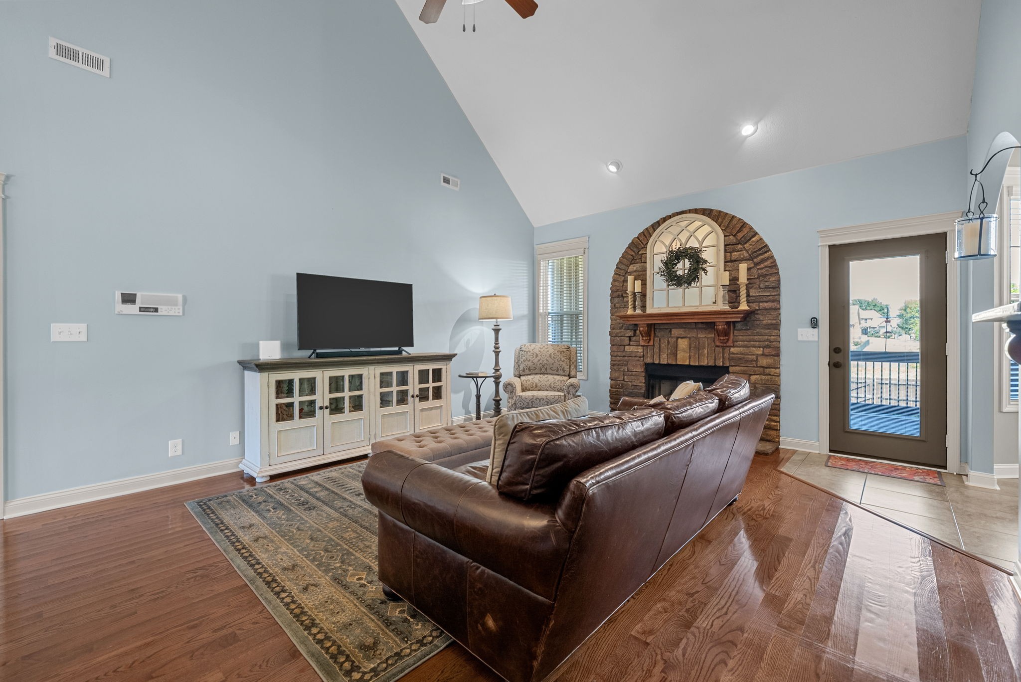 Clarksville, Tennessee 37043, United States, 4 Bedrooms Bedrooms, ,4 BathroomsBathrooms,Residential,Pending,204403