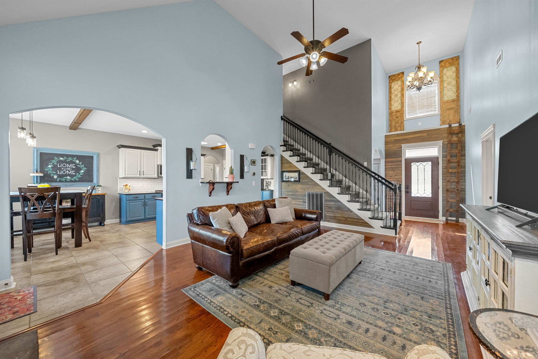 Clarksville, Tennessee 37043, United States, 4 Bedrooms Bedrooms, ,4 BathroomsBathrooms,Residential,Pending,204403