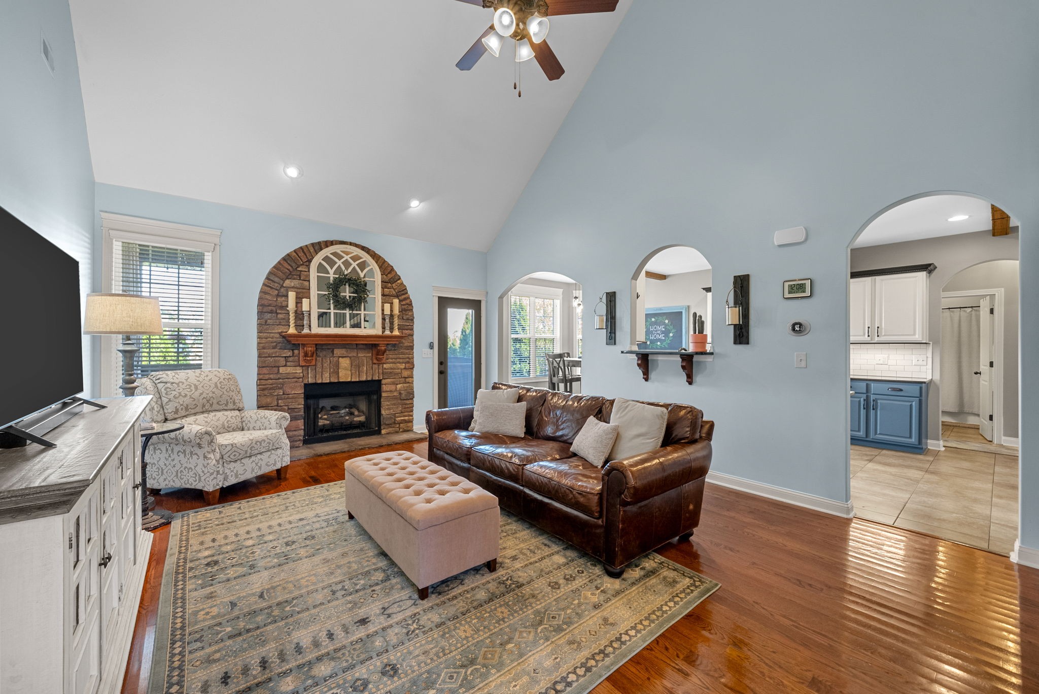 Clarksville, Tennessee 37043, United States, 4 Bedrooms Bedrooms, ,4 BathroomsBathrooms,Residential,Pending,204403