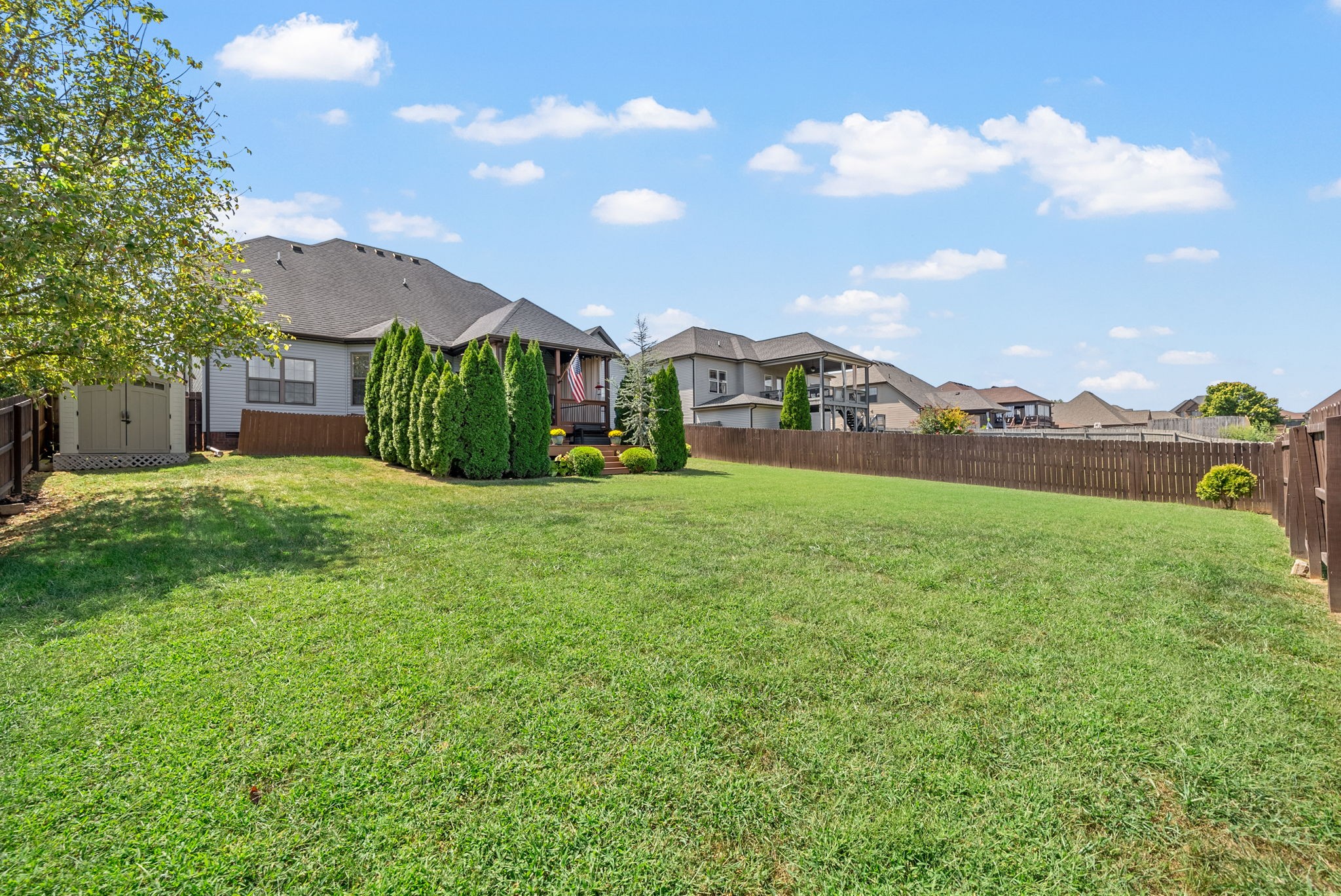 Clarksville, Tennessee 37043, United States, 4 Bedrooms Bedrooms, ,4 BathroomsBathrooms,Residential,Pending,204403