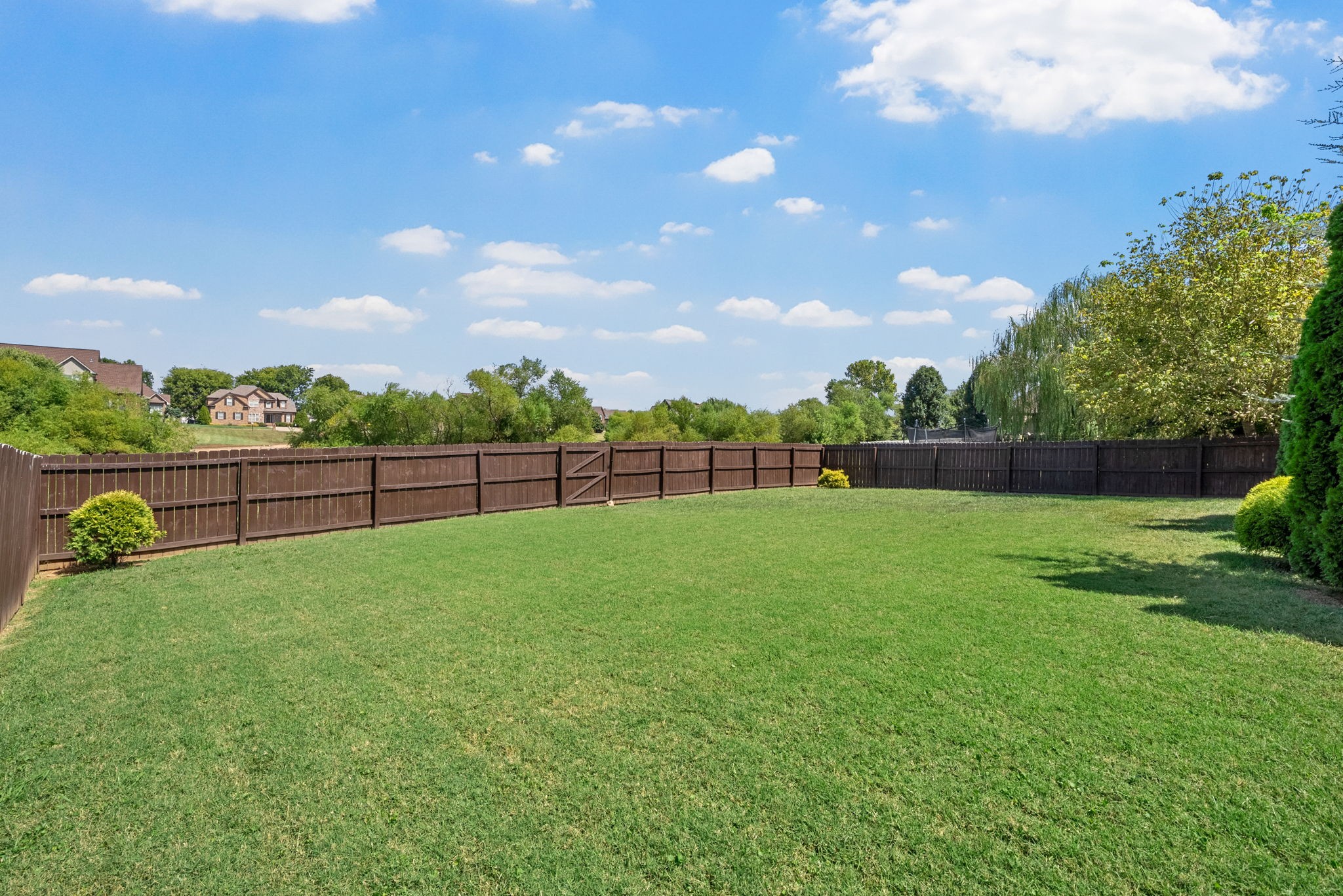 Clarksville, Tennessee 37043, United States, 4 Bedrooms Bedrooms, ,4 BathroomsBathrooms,Residential,Pending,204403