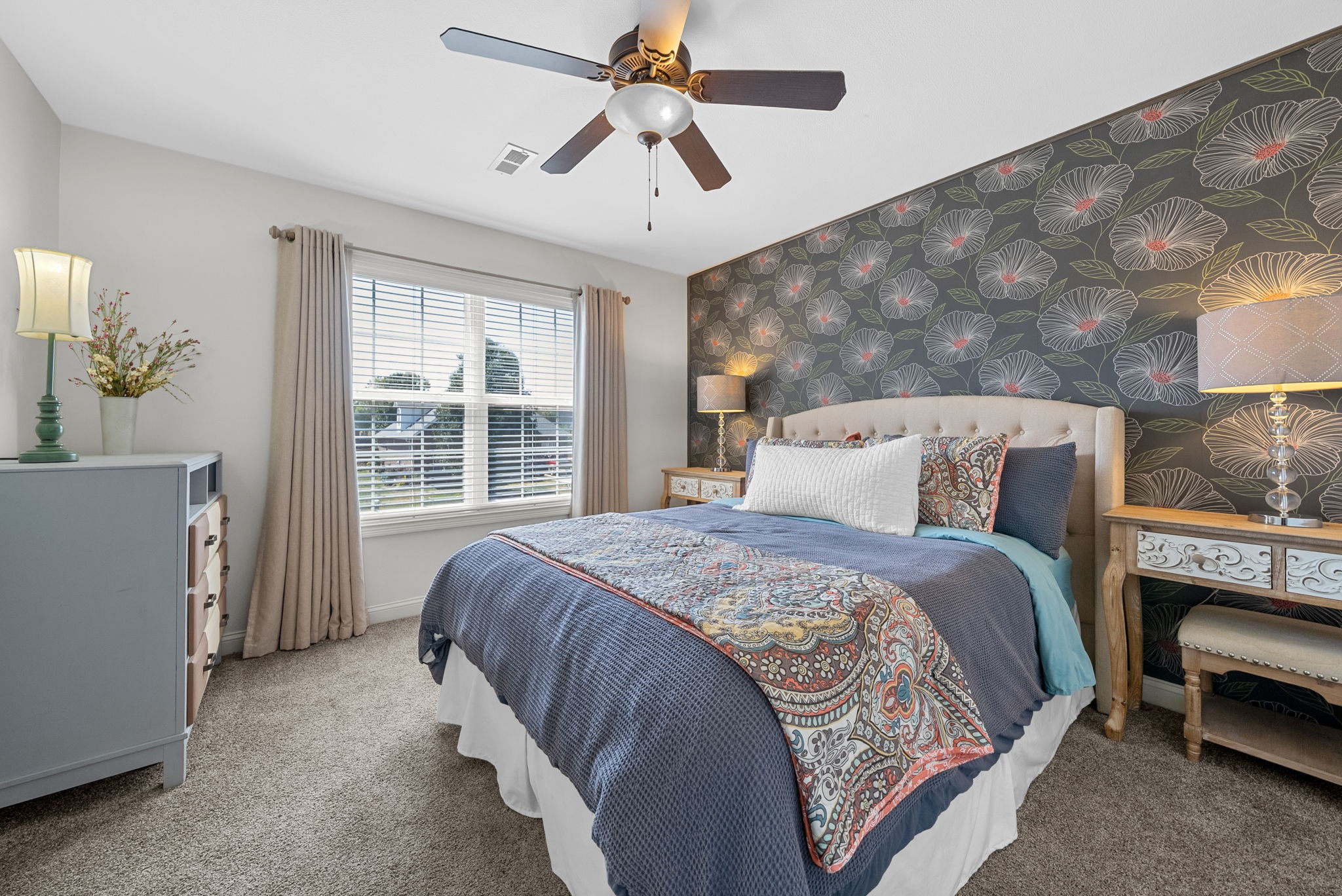 Clarksville, Tennessee 37043, United States, 4 Bedrooms Bedrooms, ,4 BathroomsBathrooms,Residential,Pending,204403