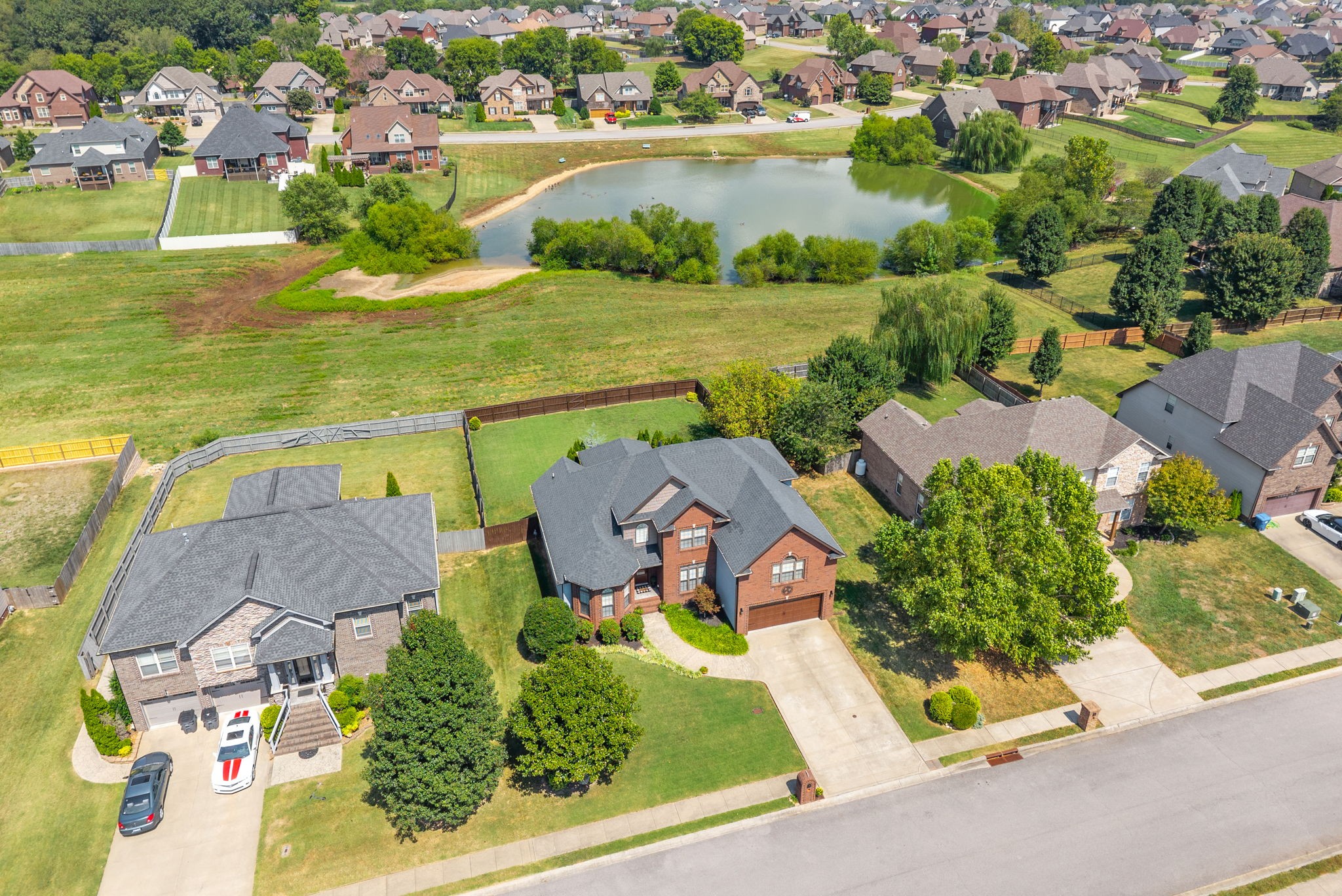 Clarksville, Tennessee 37043, United States, 4 Bedrooms Bedrooms, ,4 BathroomsBathrooms,Residential,Pending,204403