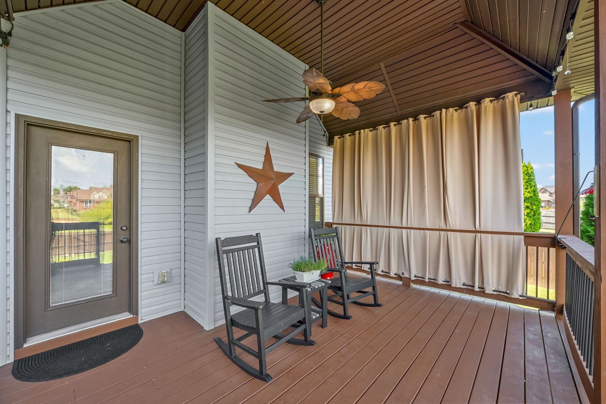 Clarksville, Tennessee 37043, United States, 4 Bedrooms Bedrooms, ,4 BathroomsBathrooms,Residential,Pending,204403