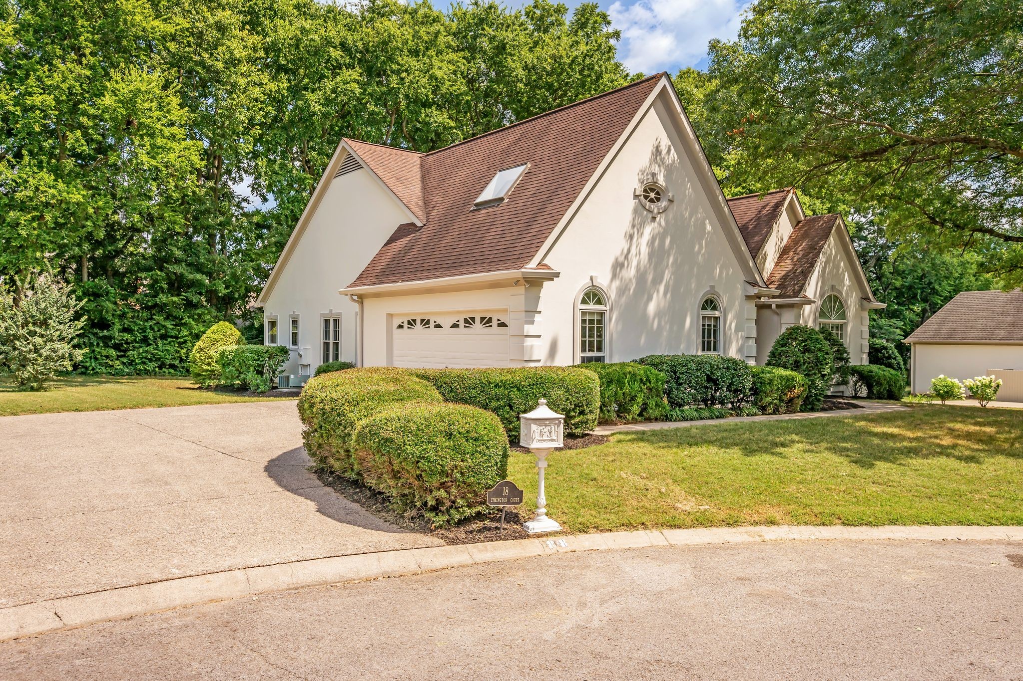 18 Lymington Ct