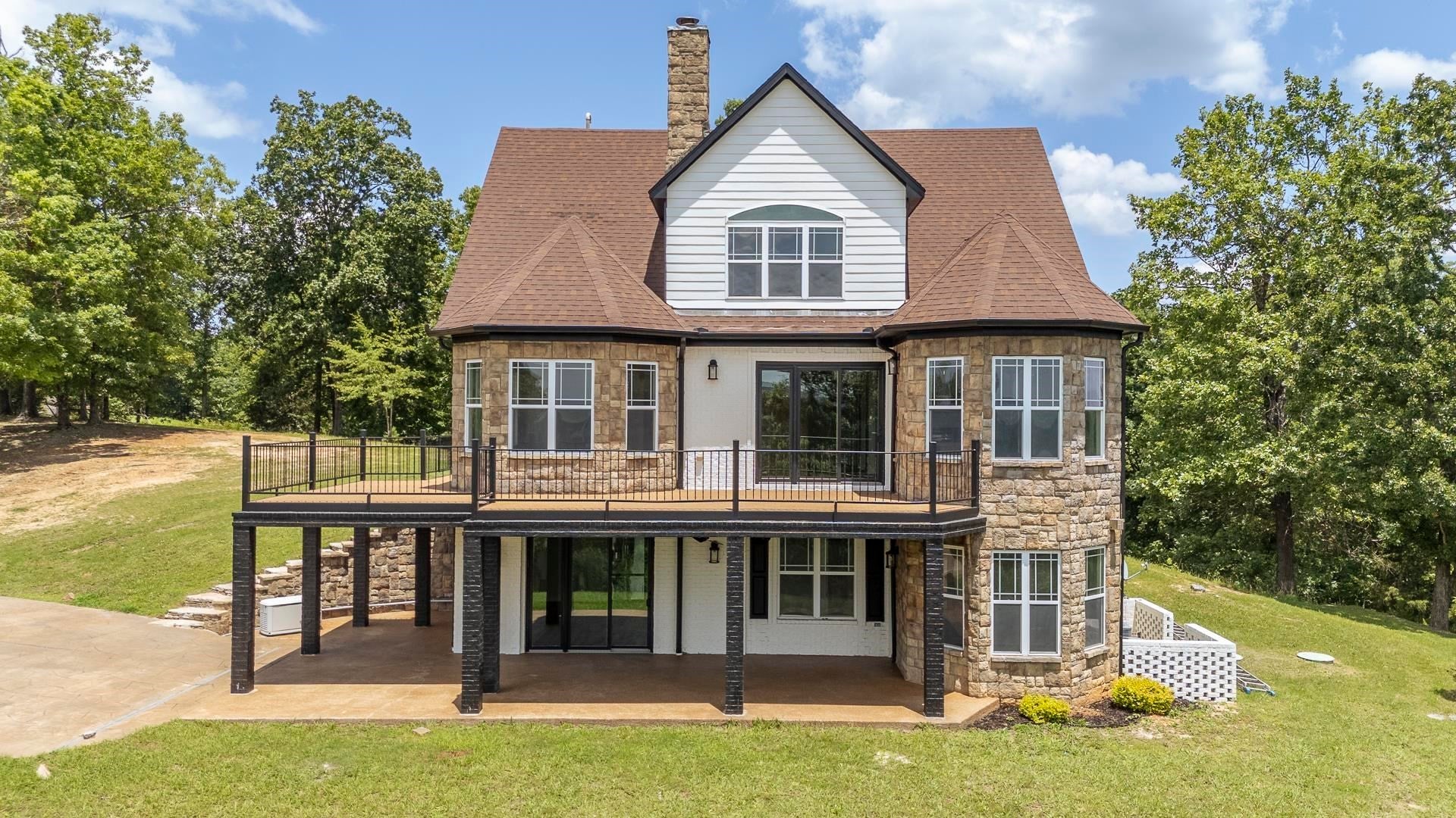 851 RIVERS EDGE DR