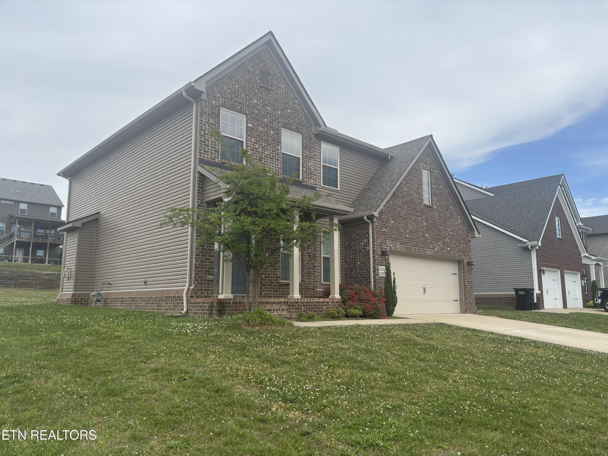 2584 Blackberry Ridge Blvd