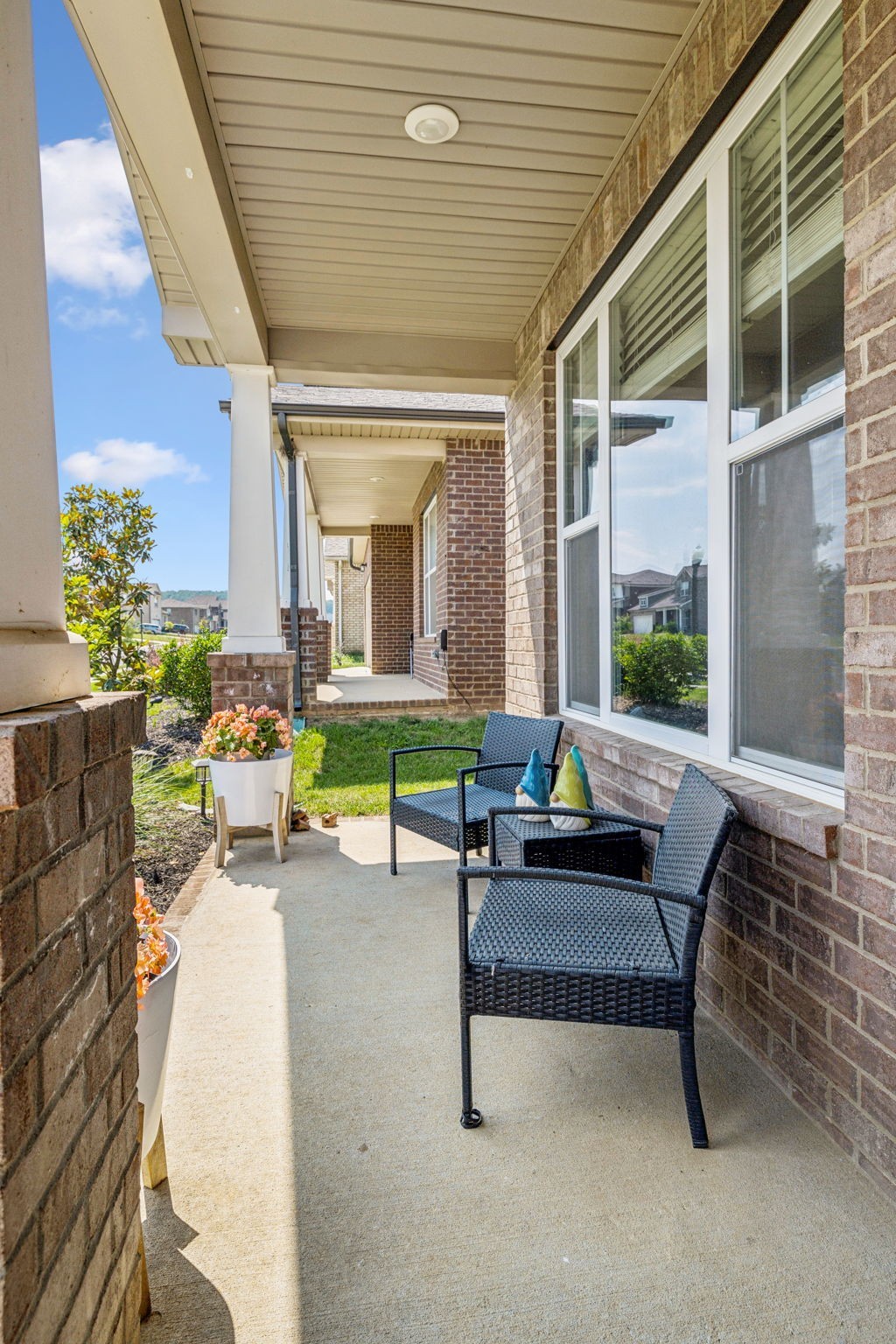 802 Carnation Dr