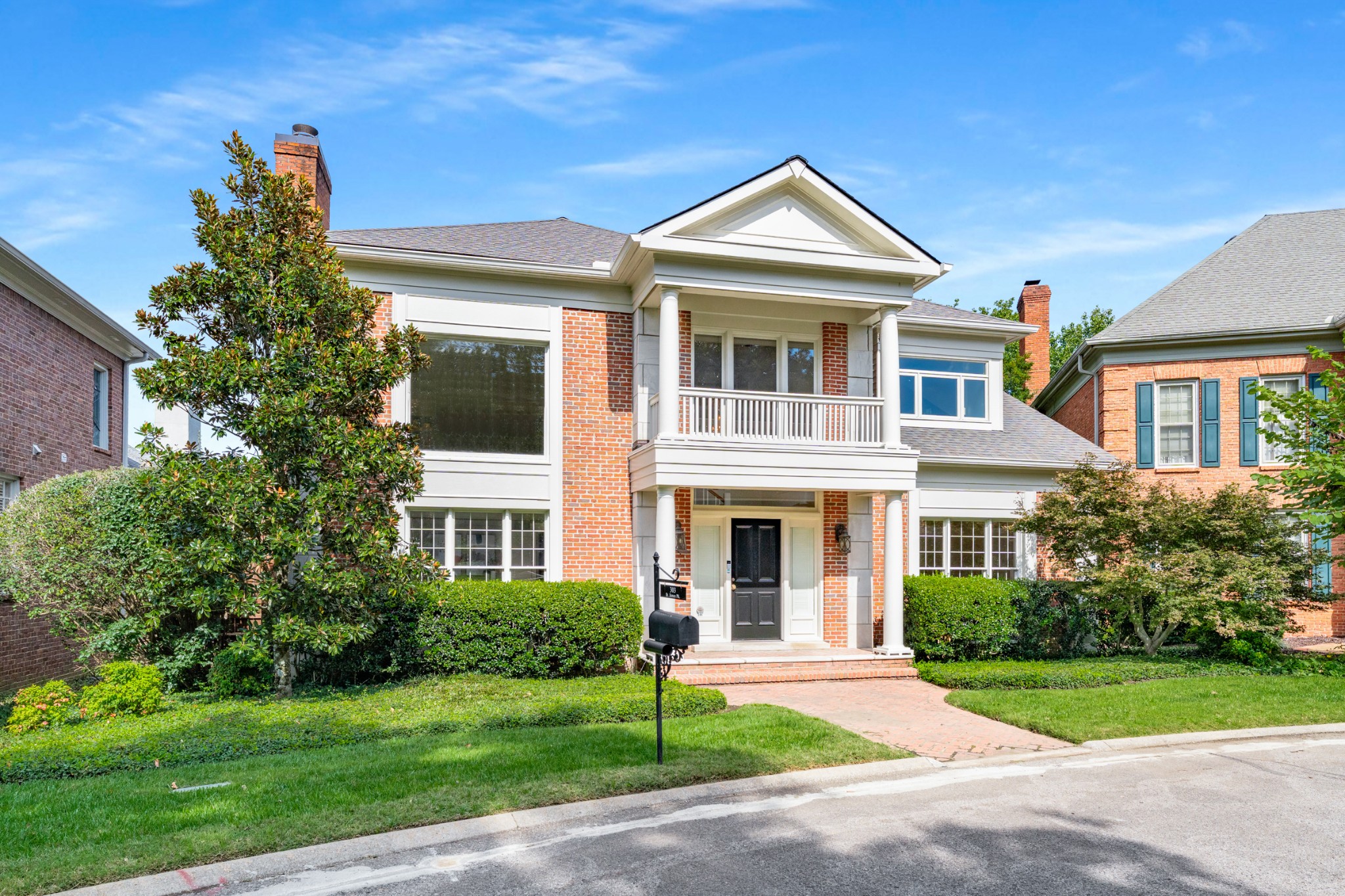 303 Saint James Park