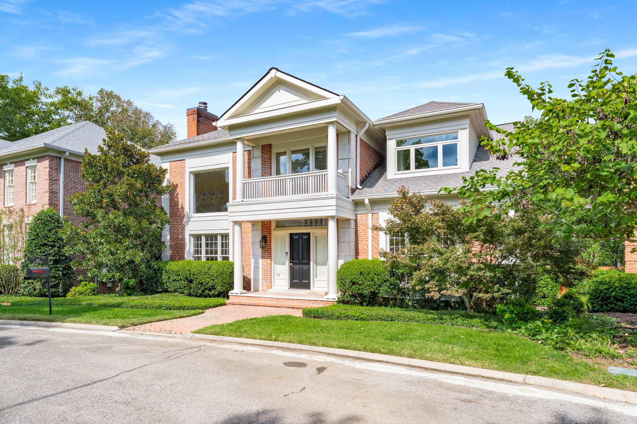 303 Saint James Park