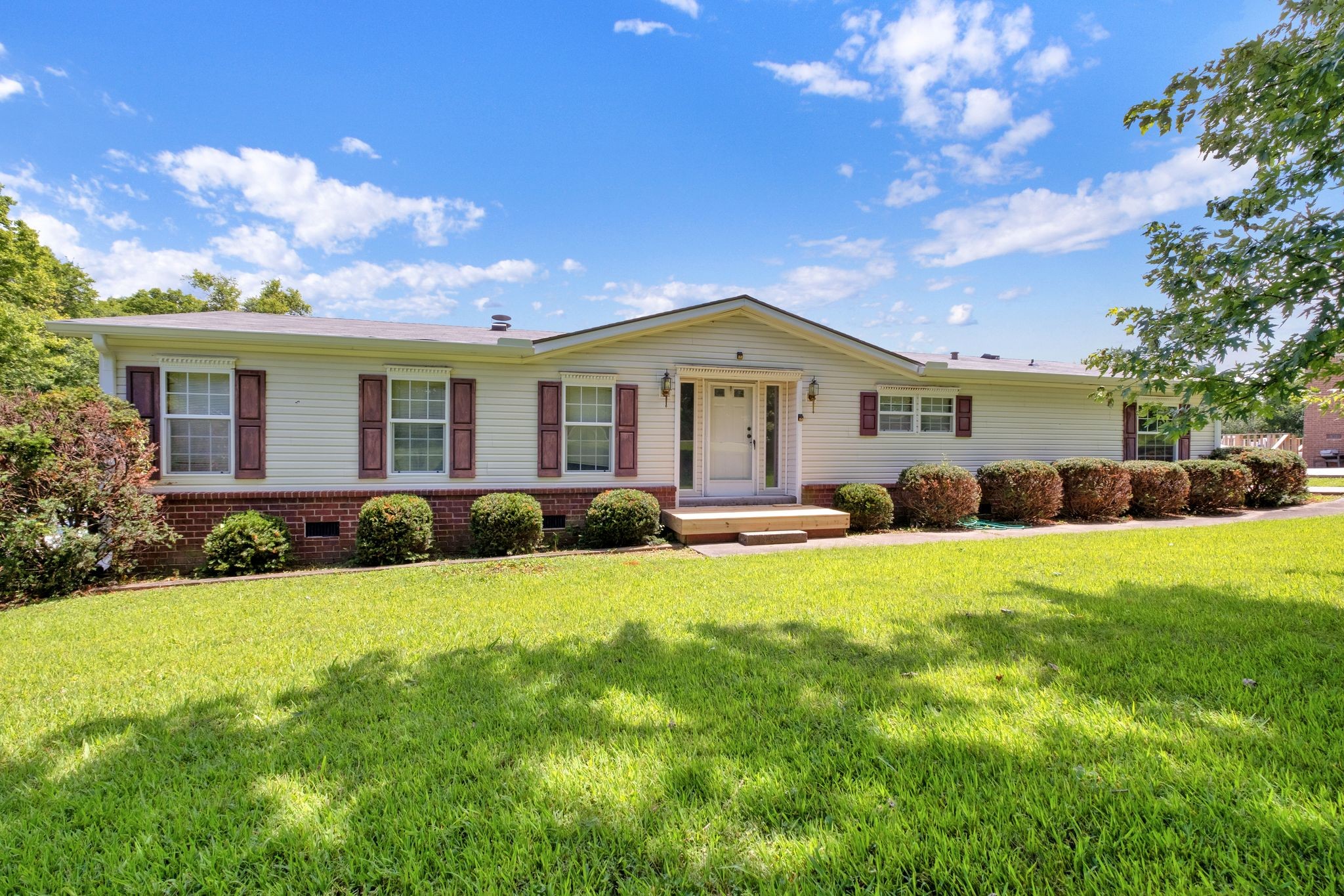 1048 Lauderdale Ln