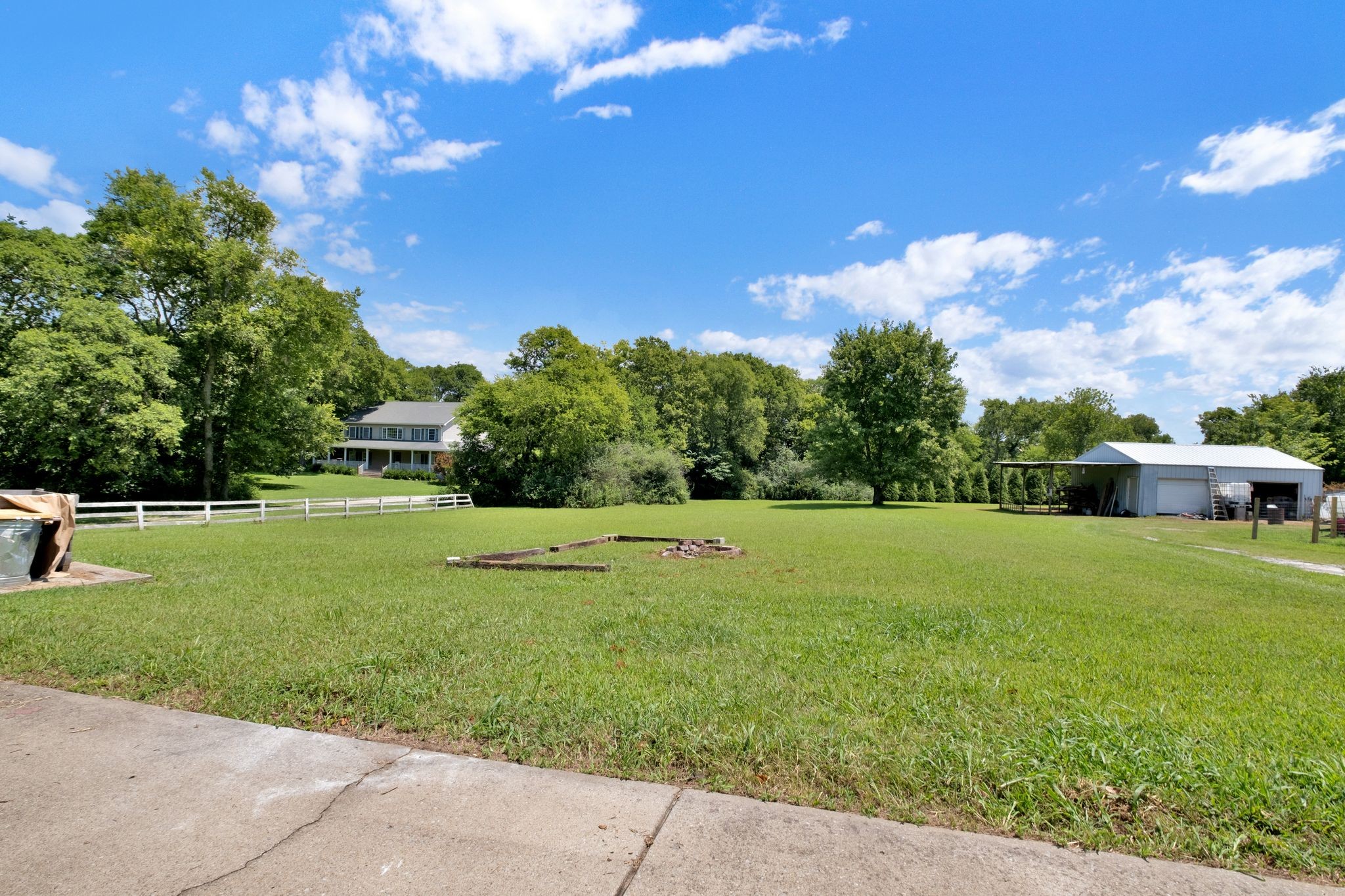 1048 Lauderdale Ln