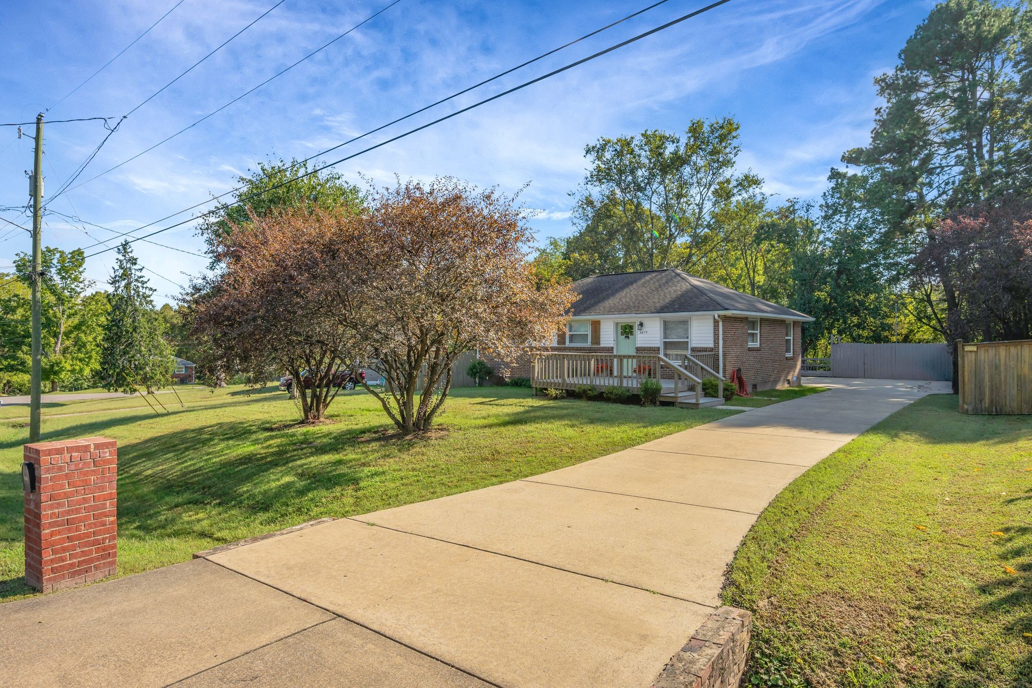 3815 Barlow Dr