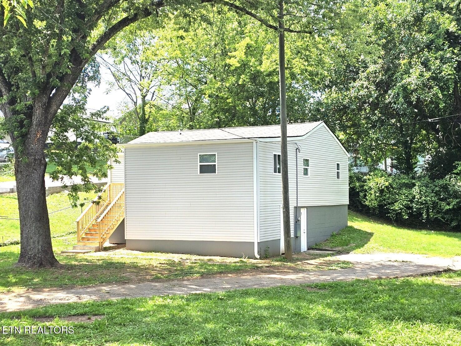 1529 Delaware Ave