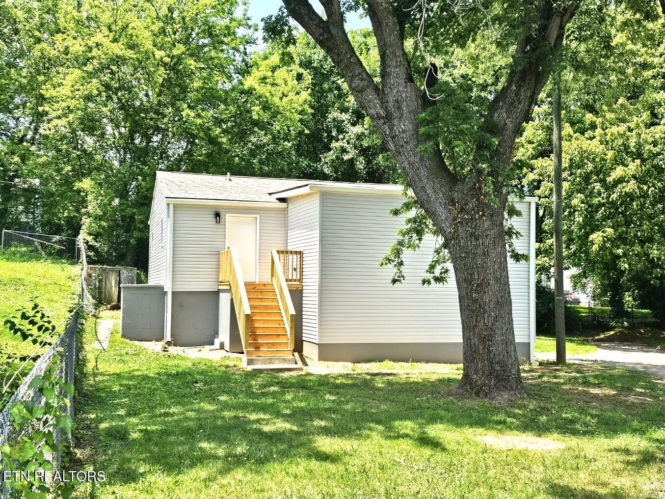 1529 Delaware Ave