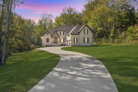 1040 Washington Dr Cottontown TN 37048