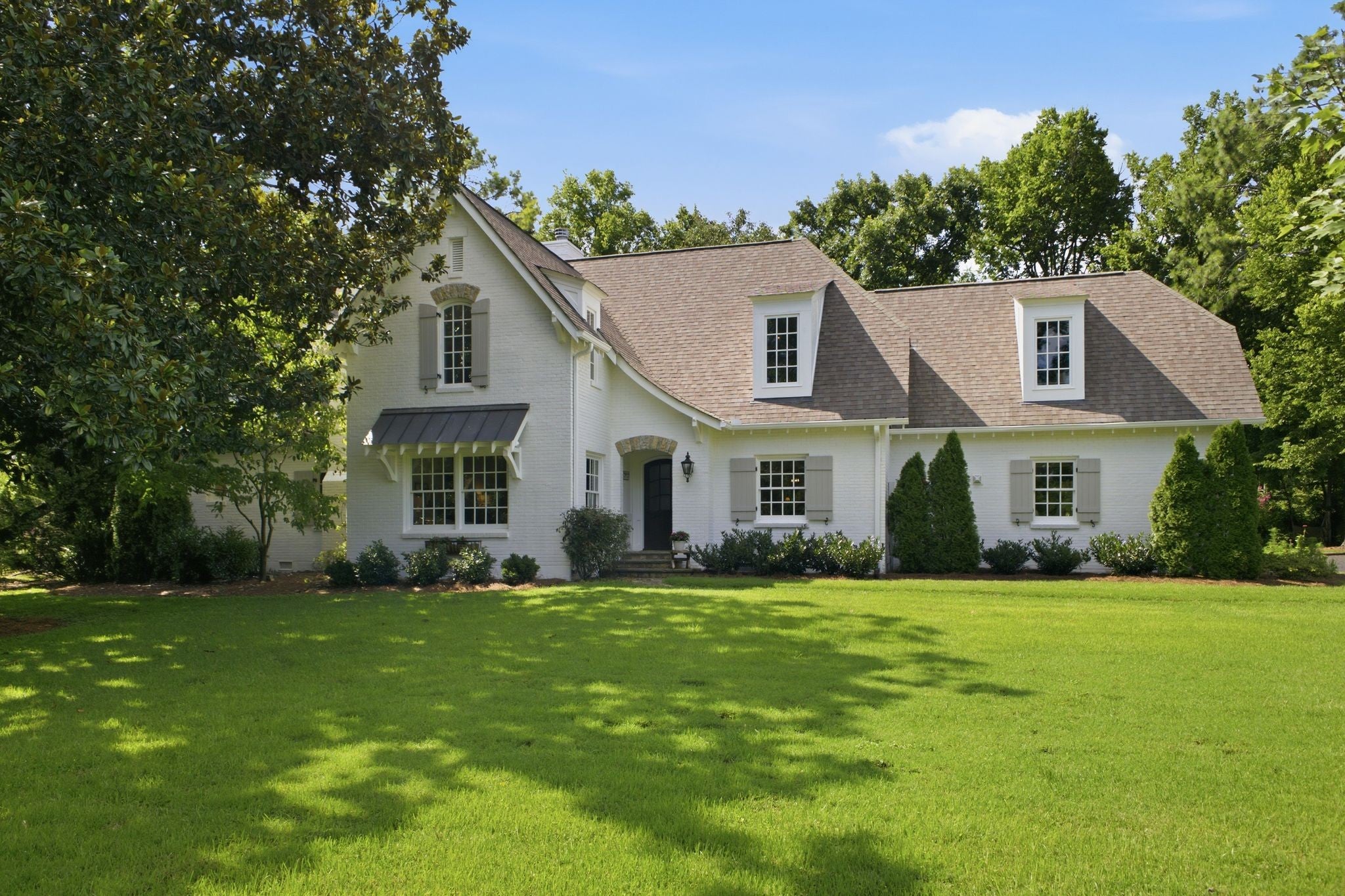 5-bed listing at 933 Van Leer Dr, Nashville