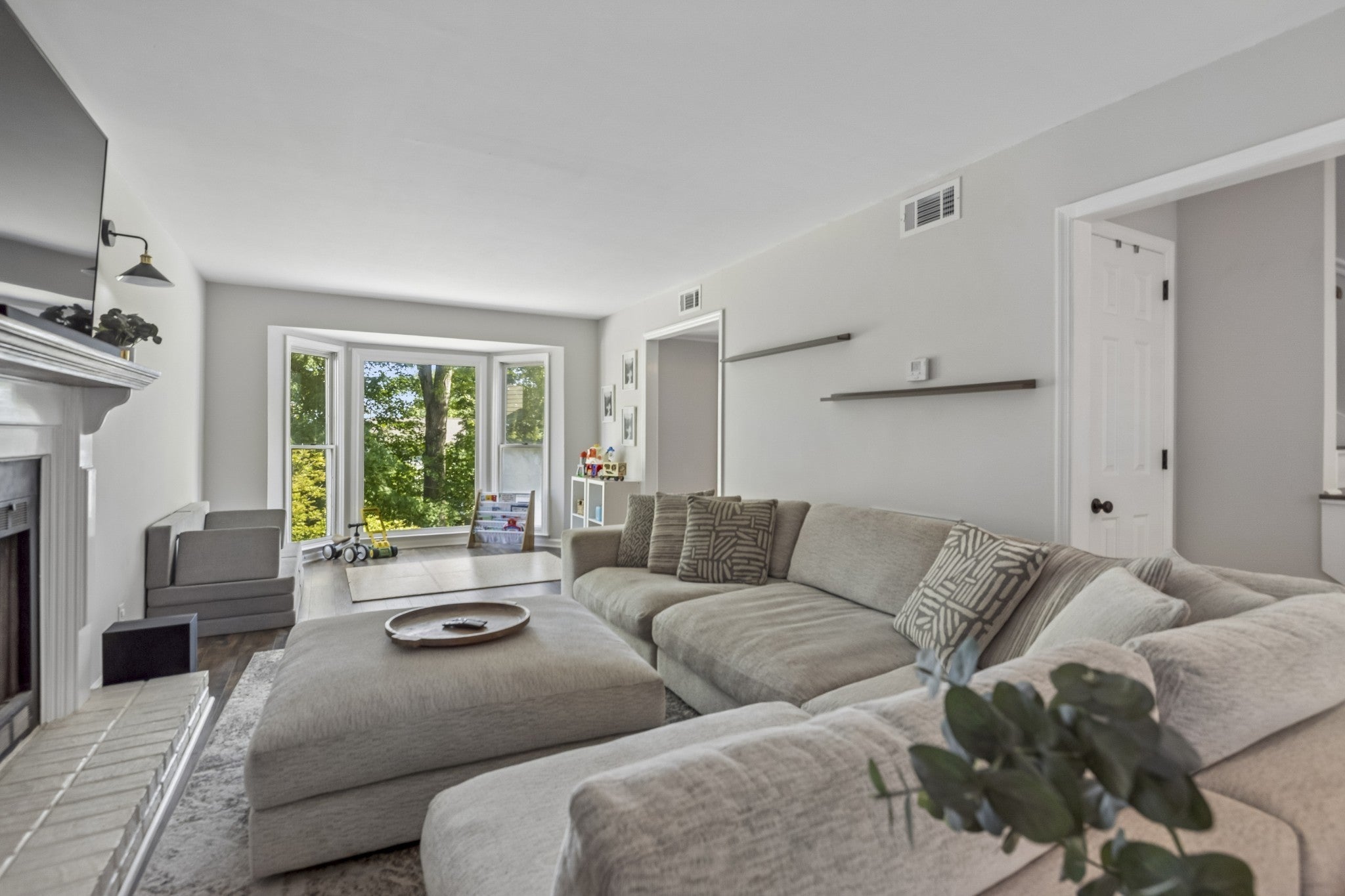 5053 English Village Dr