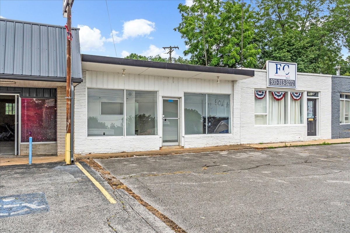 Photo 1 of 28 — 1055 Dinah Shore Blvd, Winchester, TN 37398