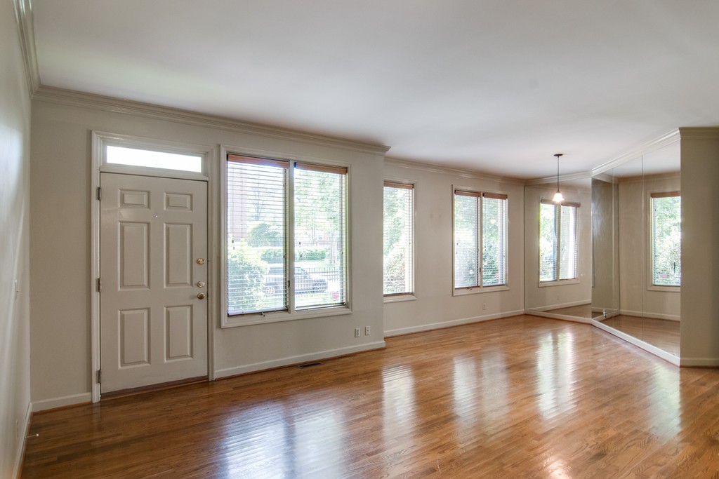 2110 Portland Ave 104