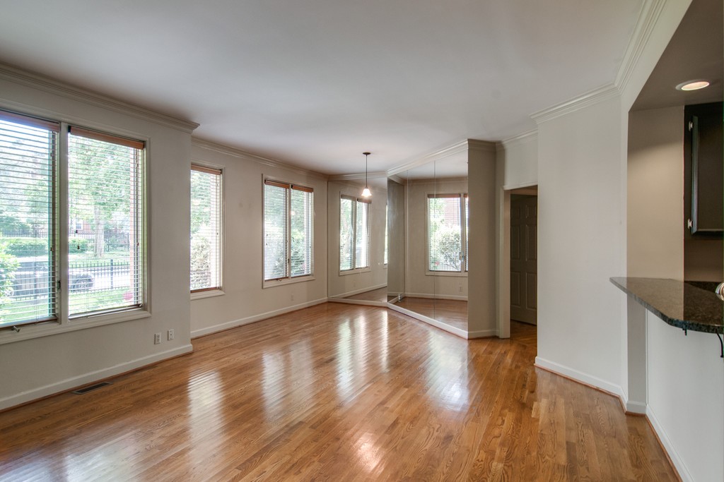 2110 Portland Ave 104