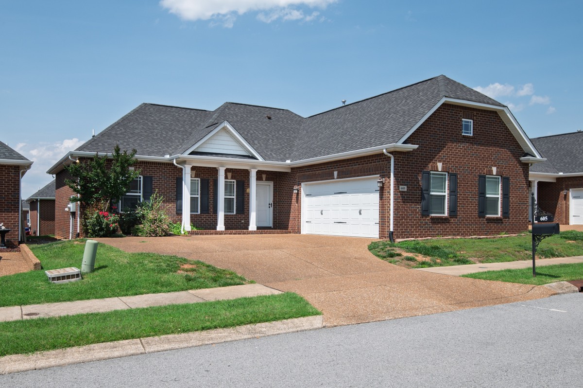 605 Indian Ridge Cir