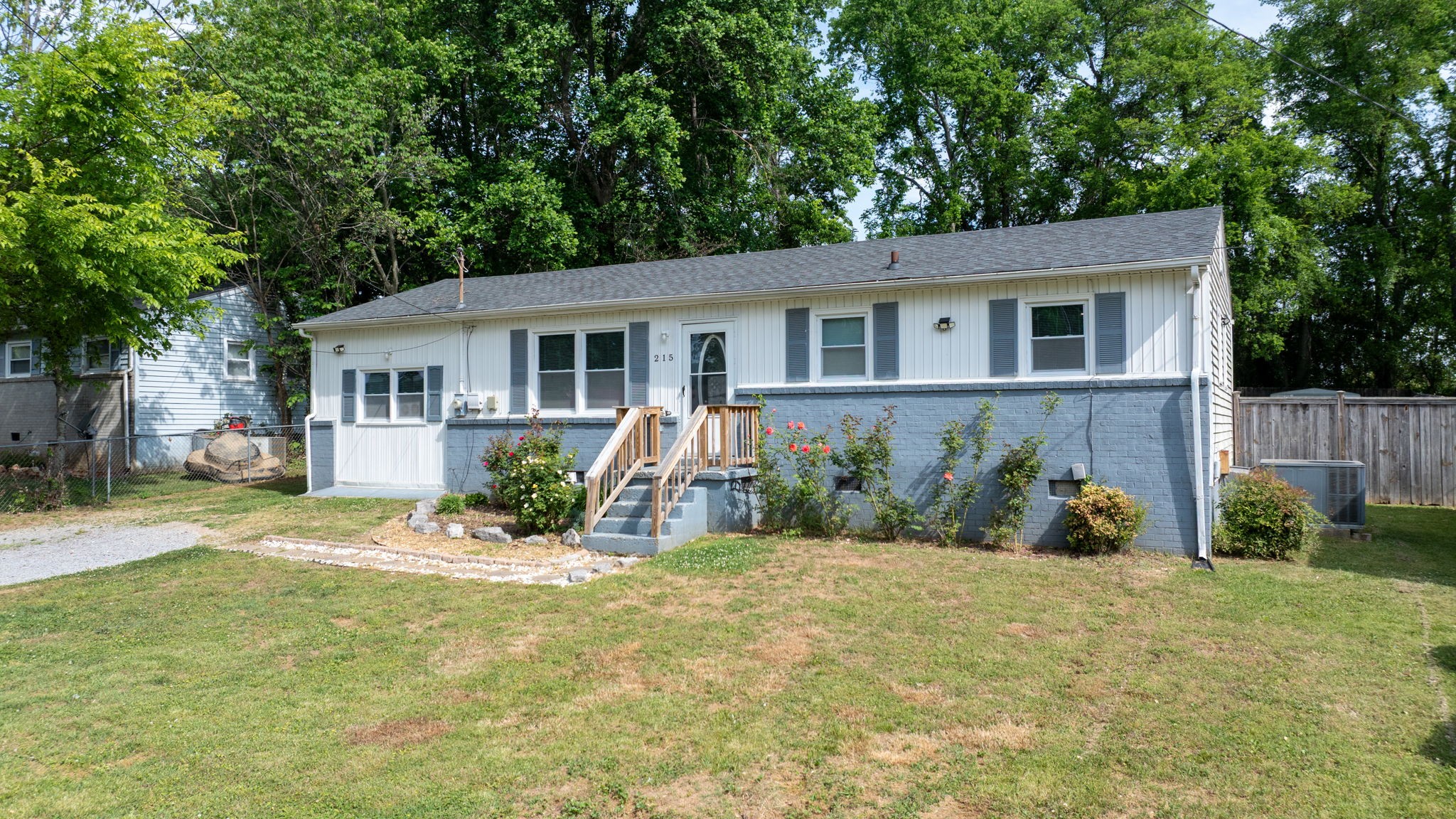 215 Chestnut Dr