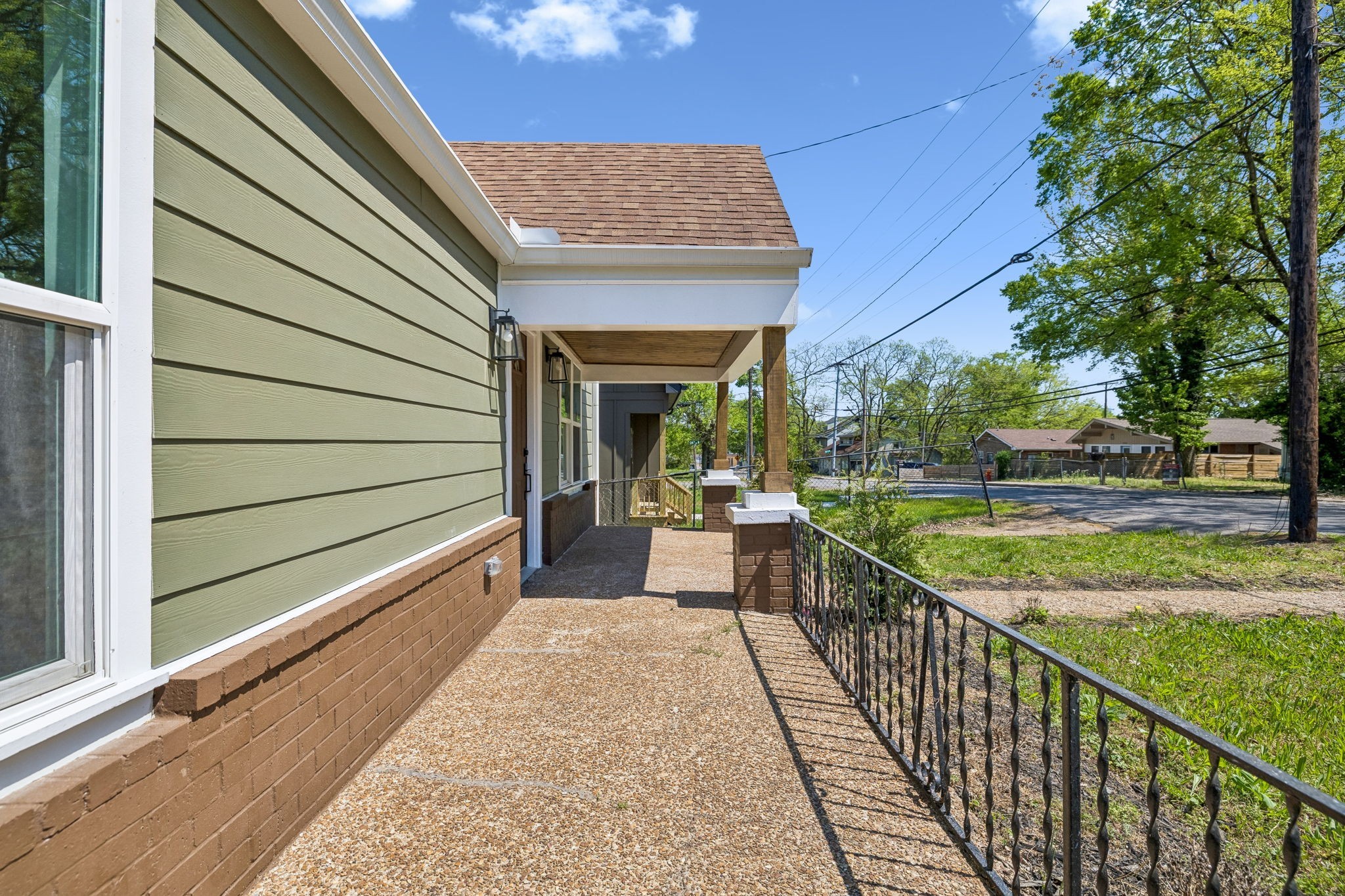 2402 Buchanan St