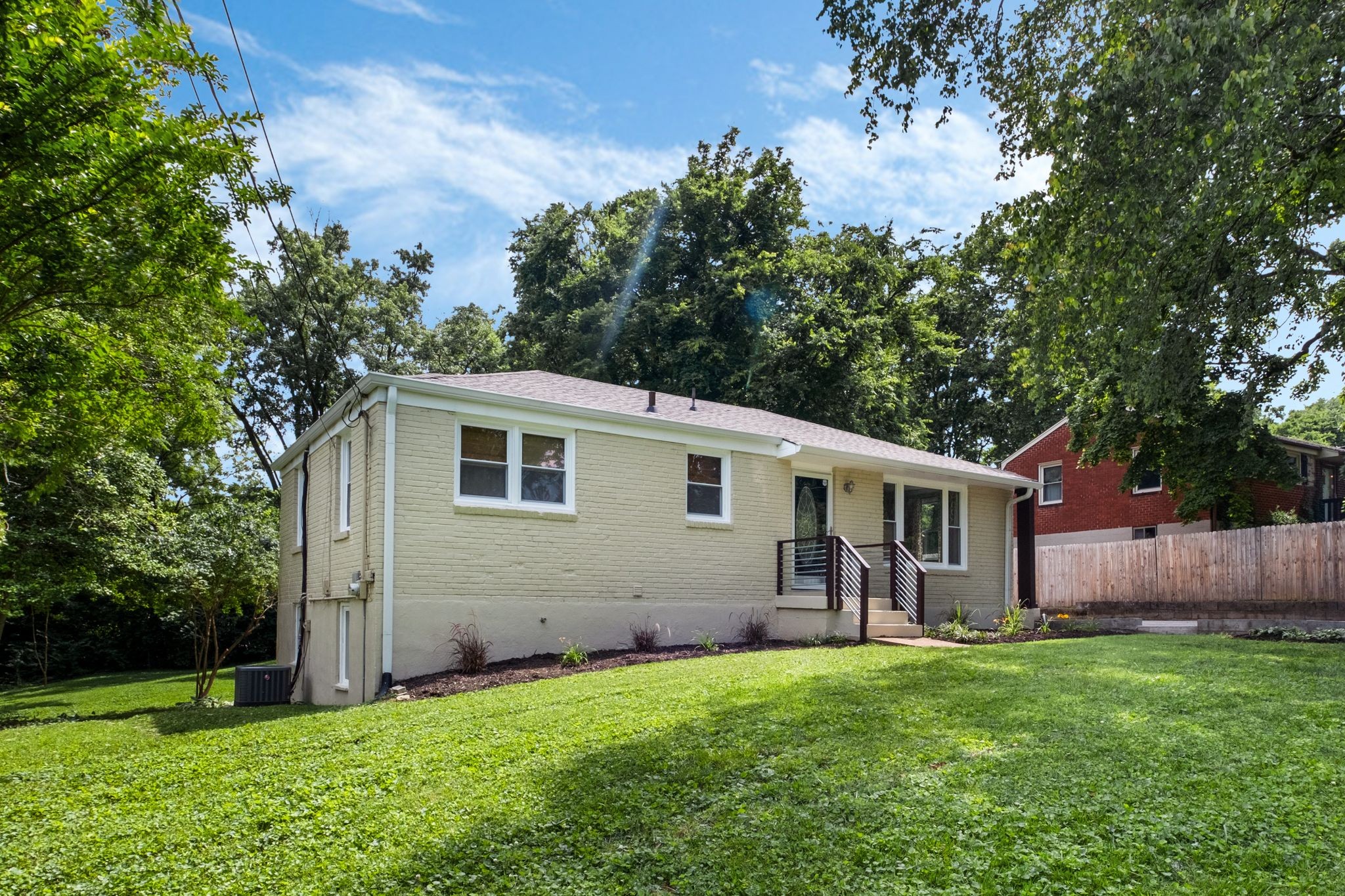 2841 Lakeland Dr