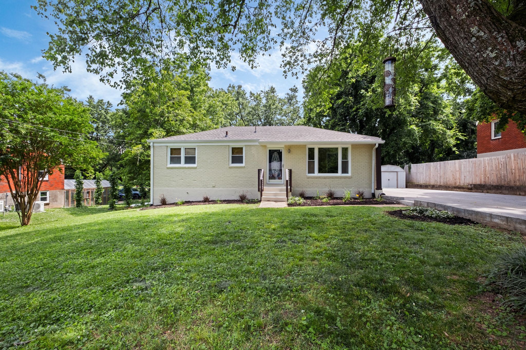 2841 Lakeland Dr
